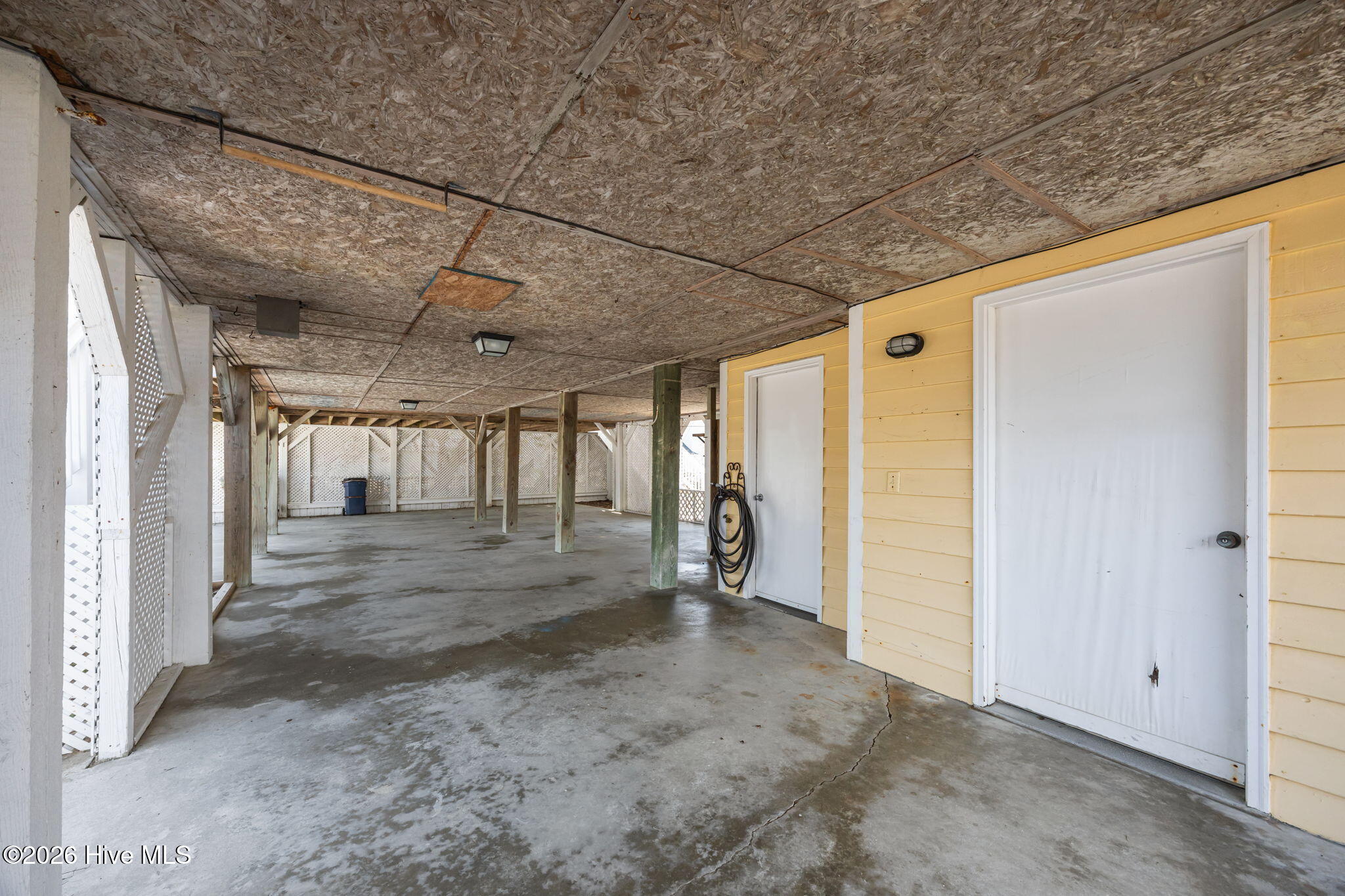 100562475 | Photo 33