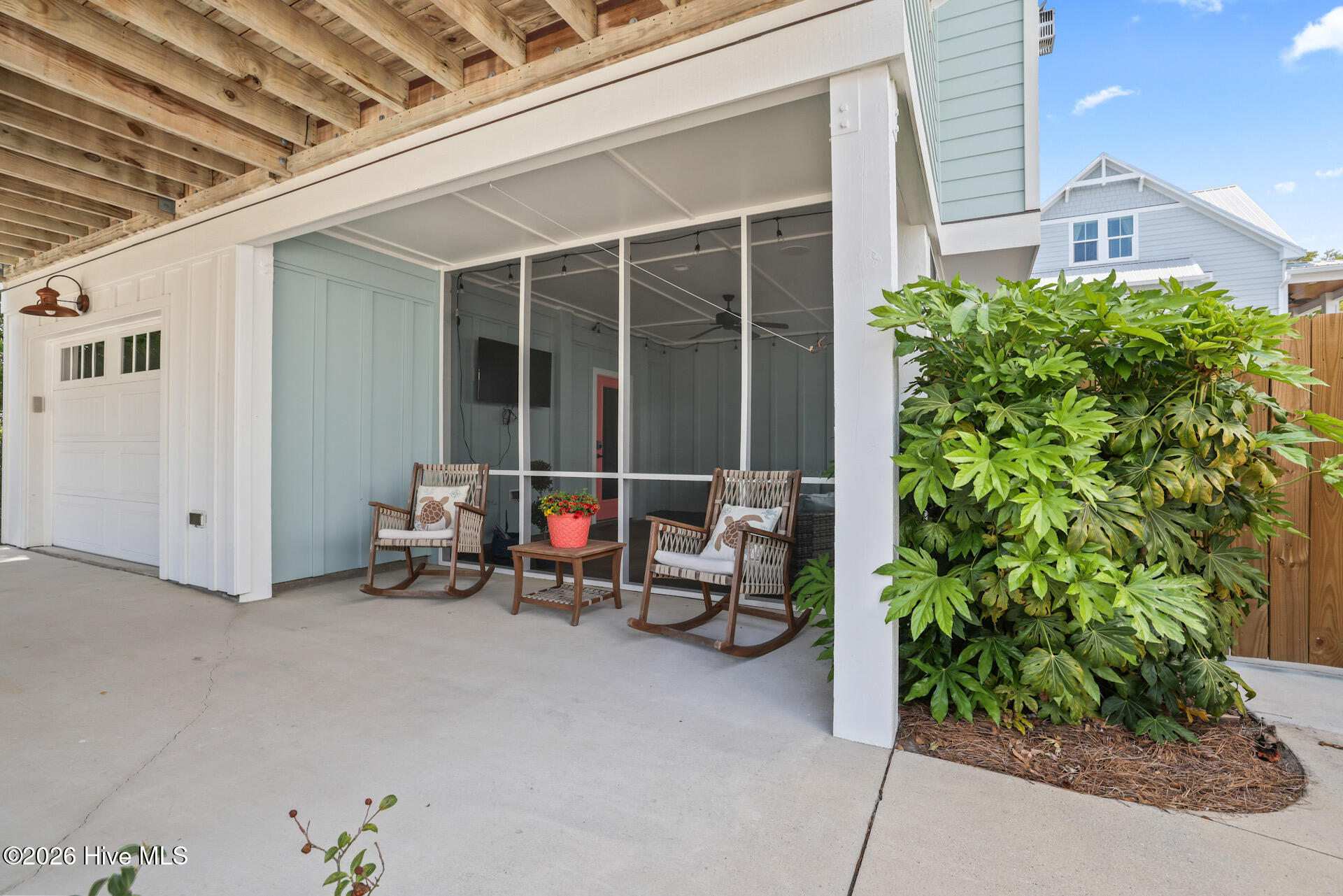 100567174 | Photo 37