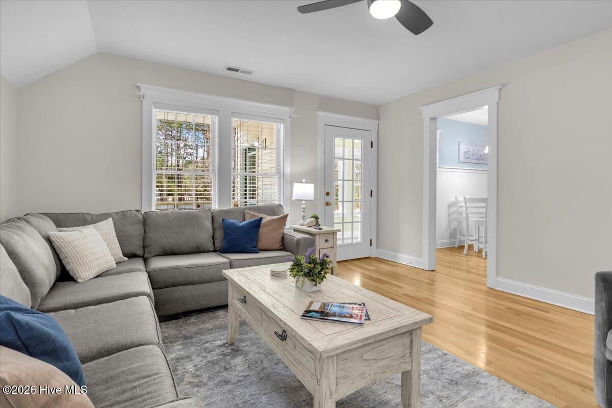 100556274 | Photo 27