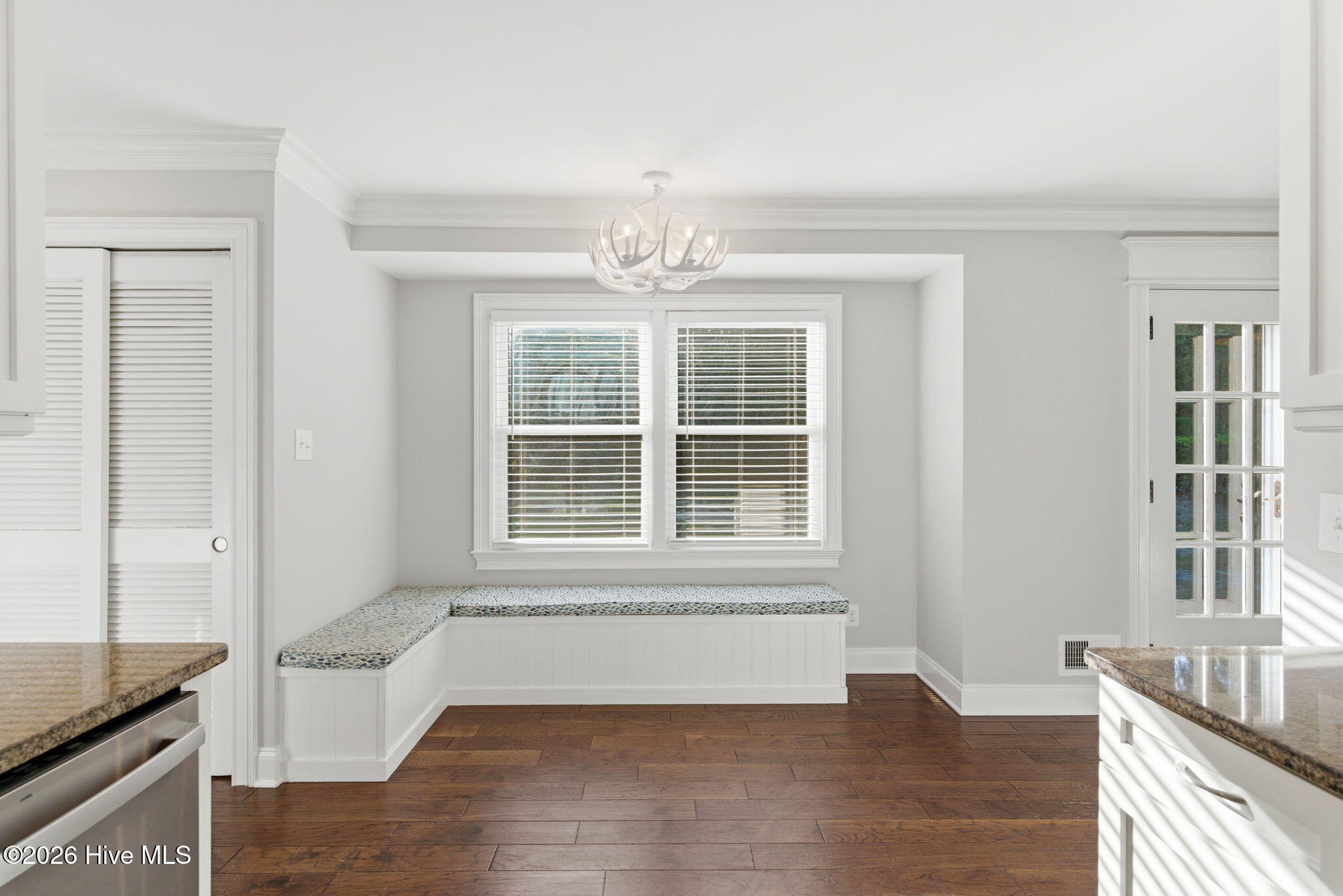 100569519 | Photo 17