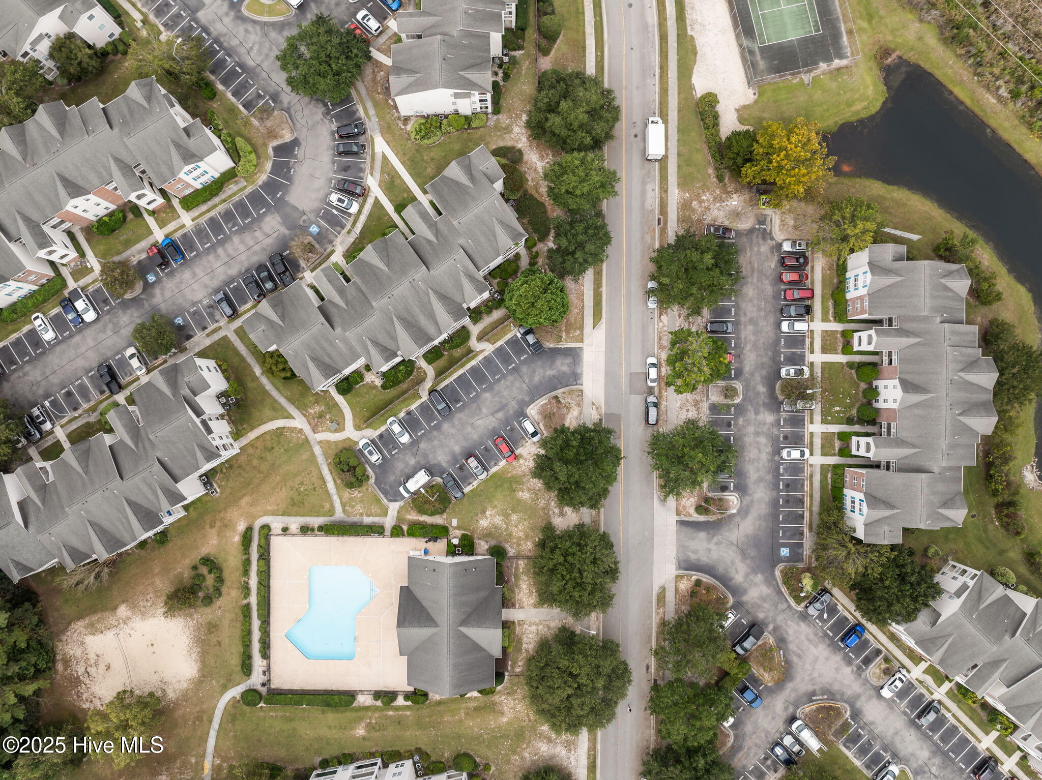 100543916 | Photo 47