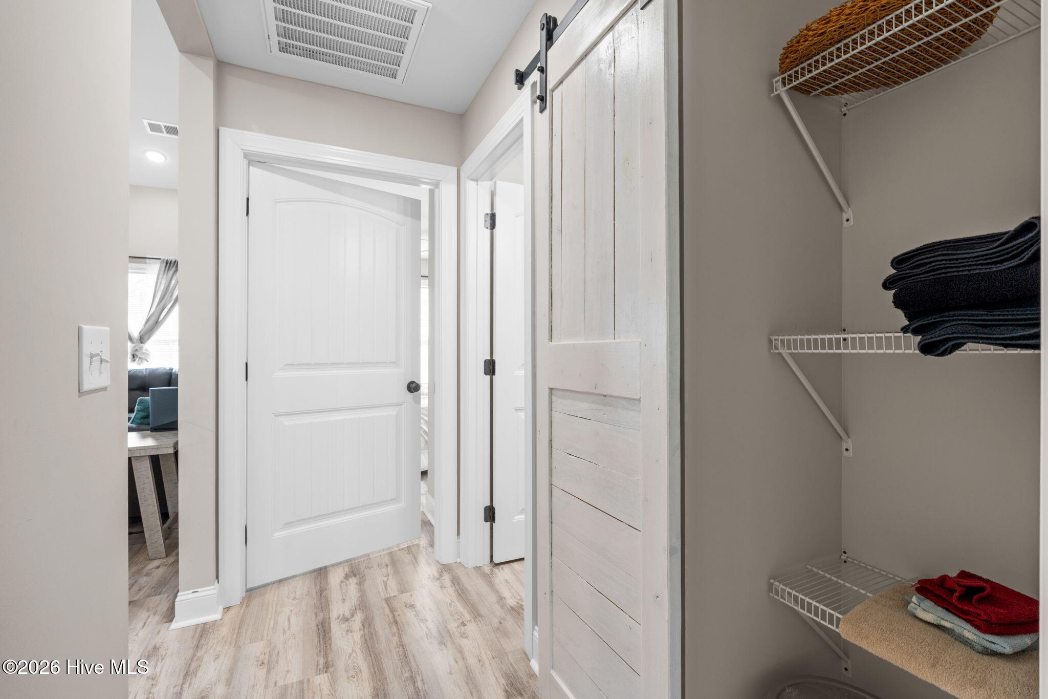 100565582 | Photo 19