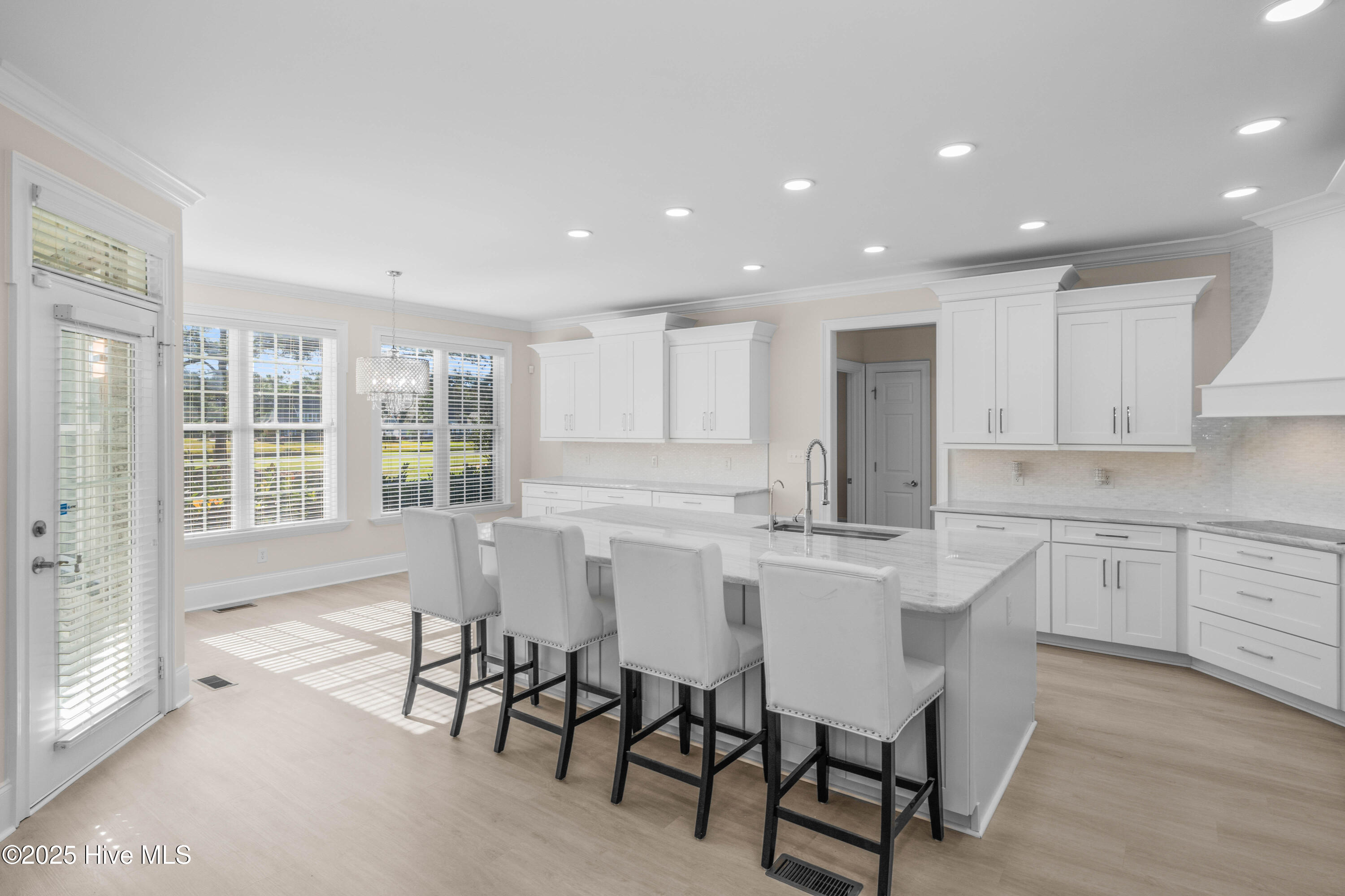 100537525 | Photo 23