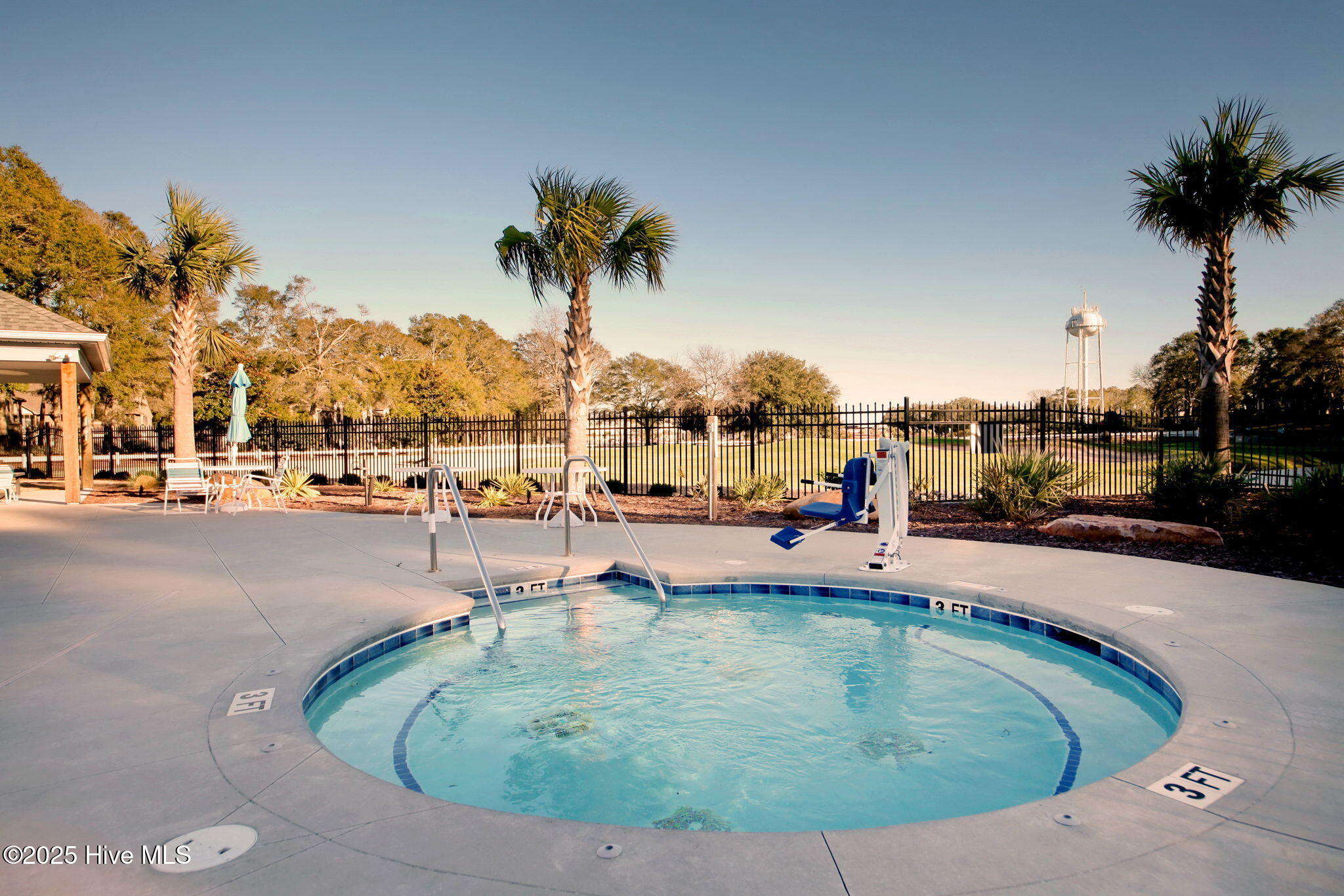 100528000 | Photo 24