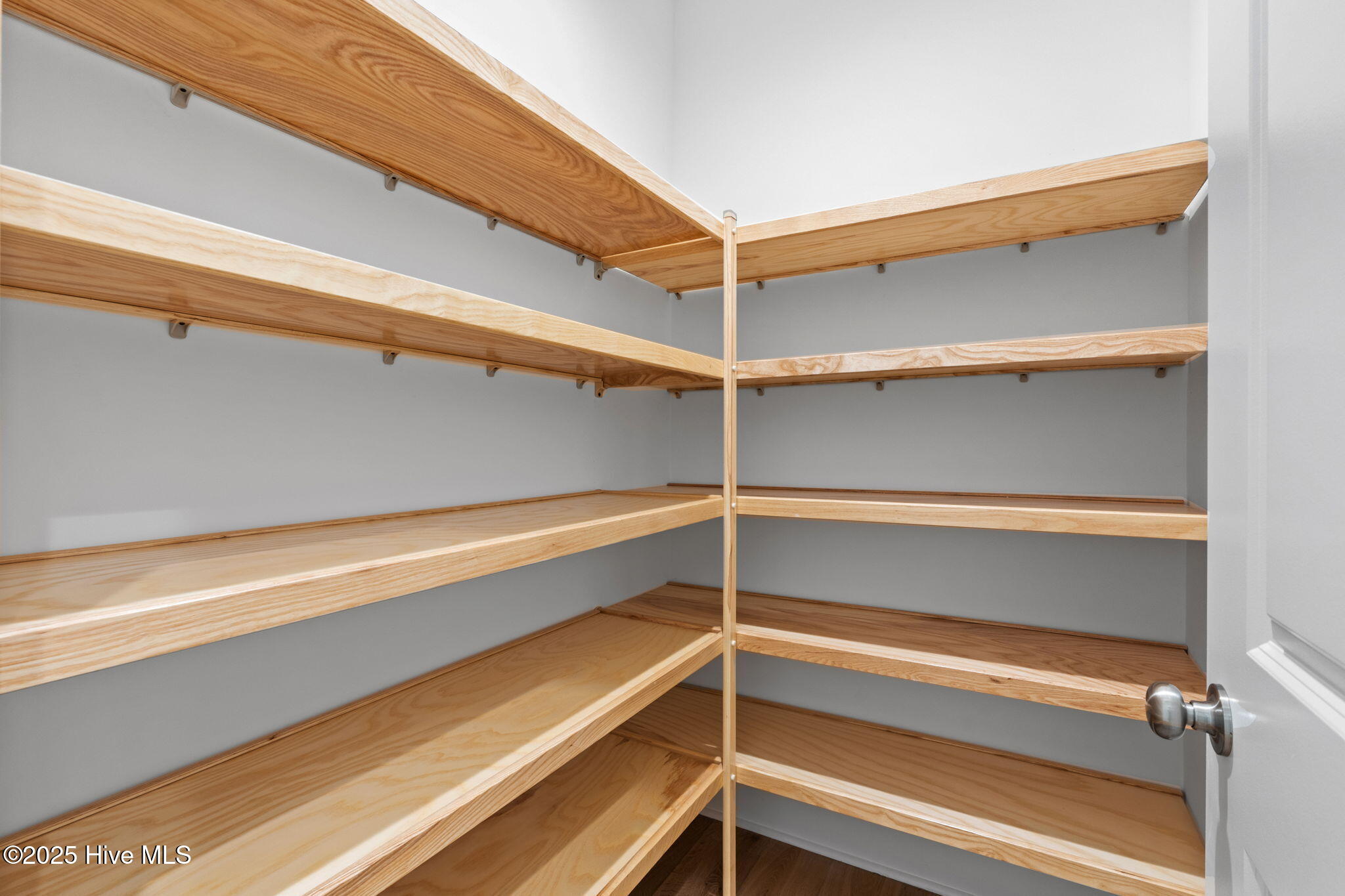 100530542 | Photo 25