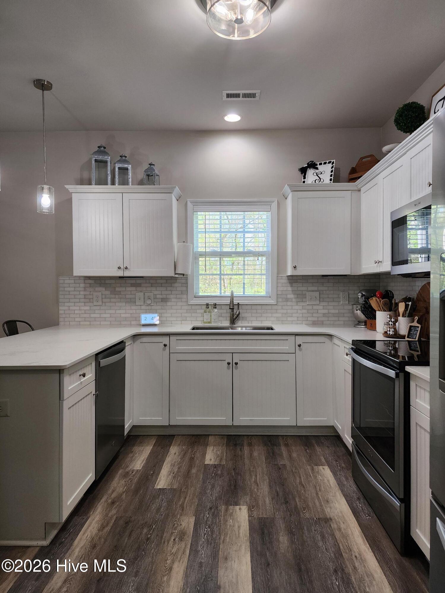 100570364 | Photo 16