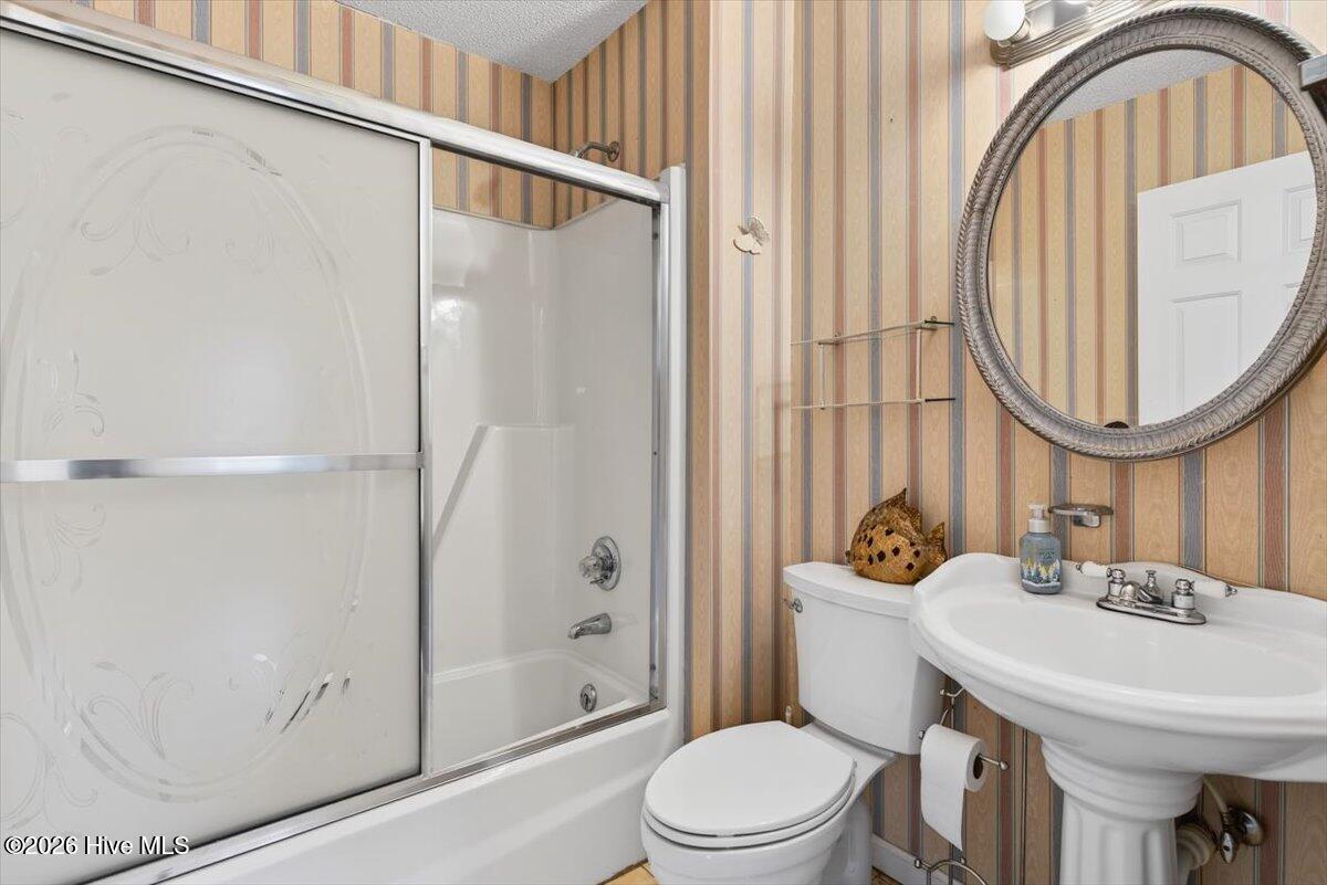 100549937 | Photo 33