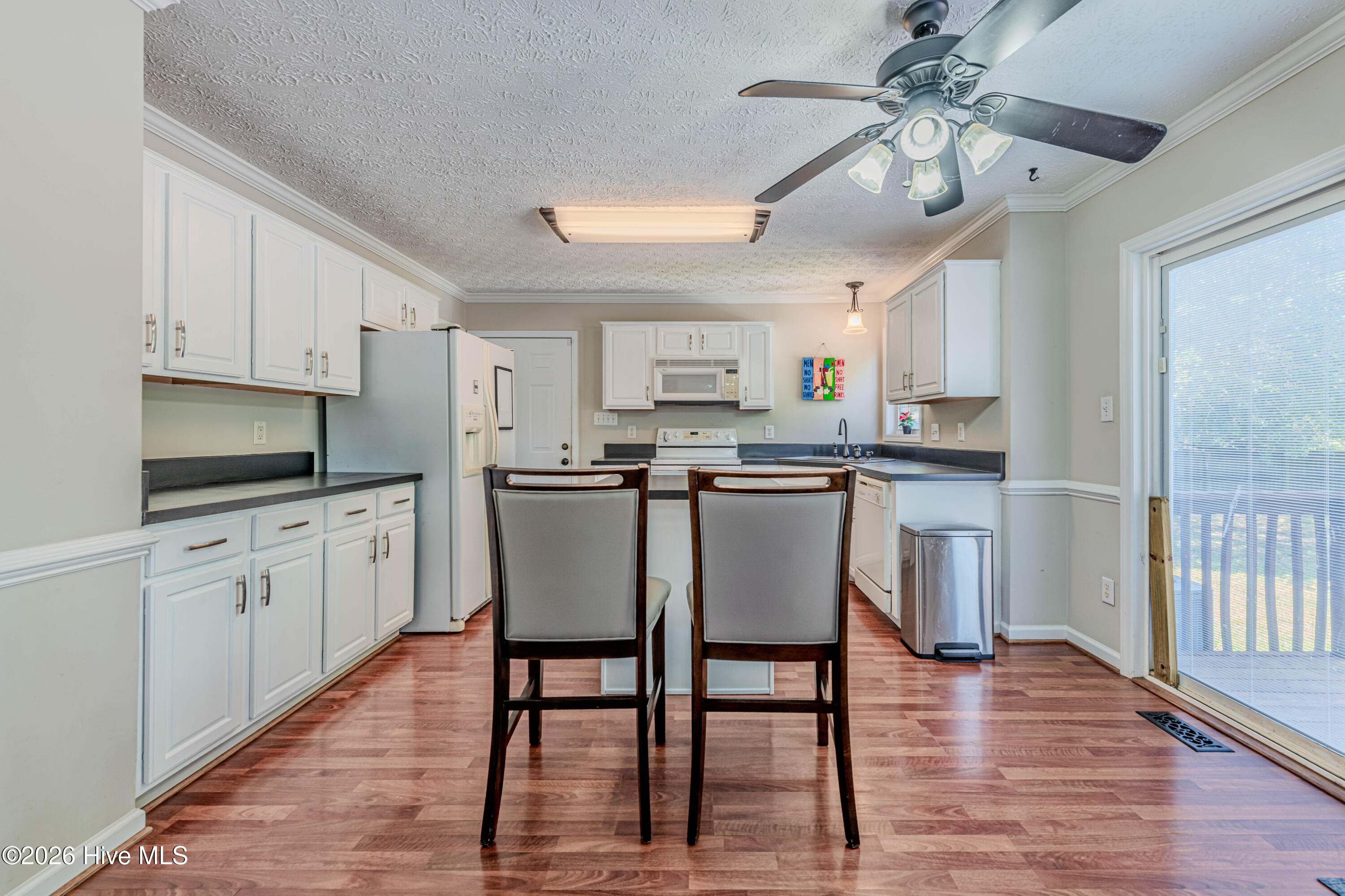 100569182 | Photo 22