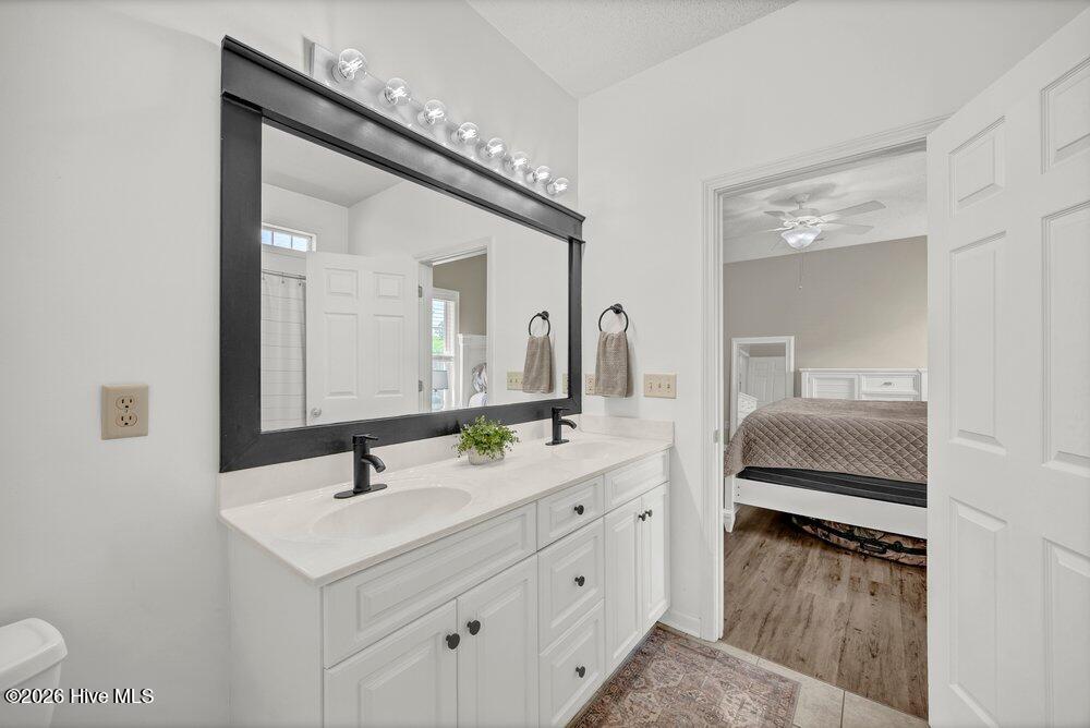 100568146 | Photo 16