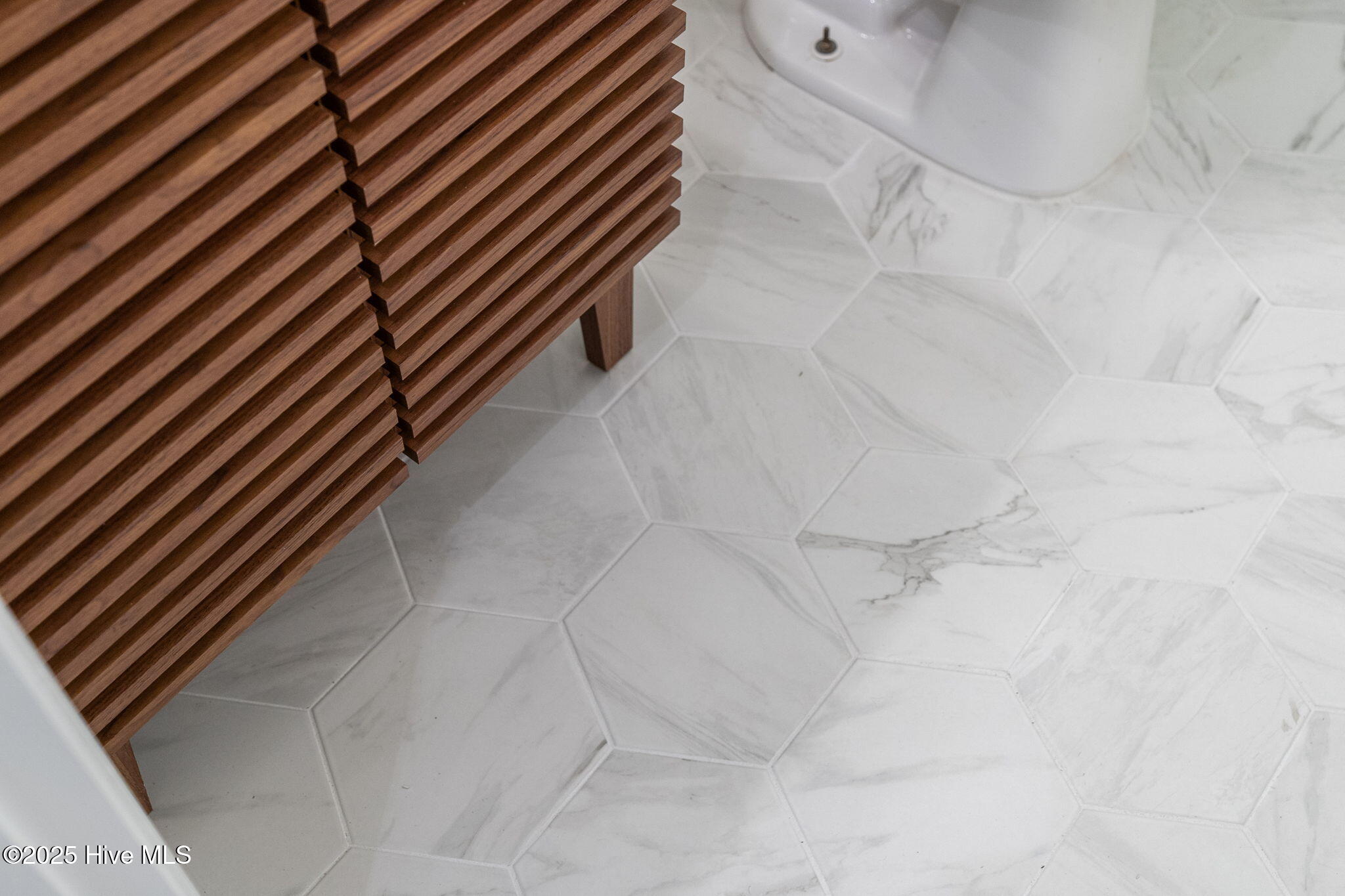 100537786 | Photo 23