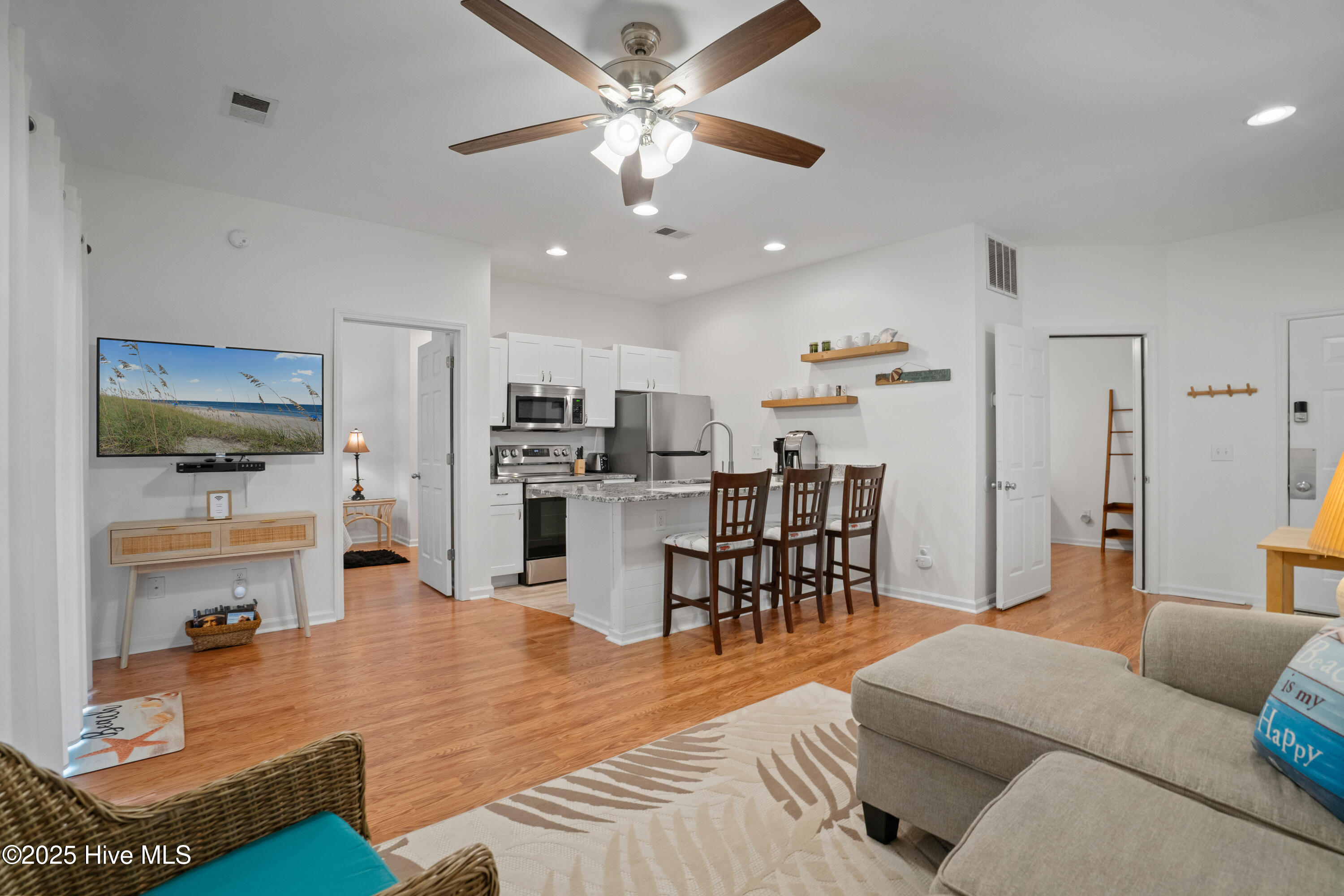 100533725 | Photo 15