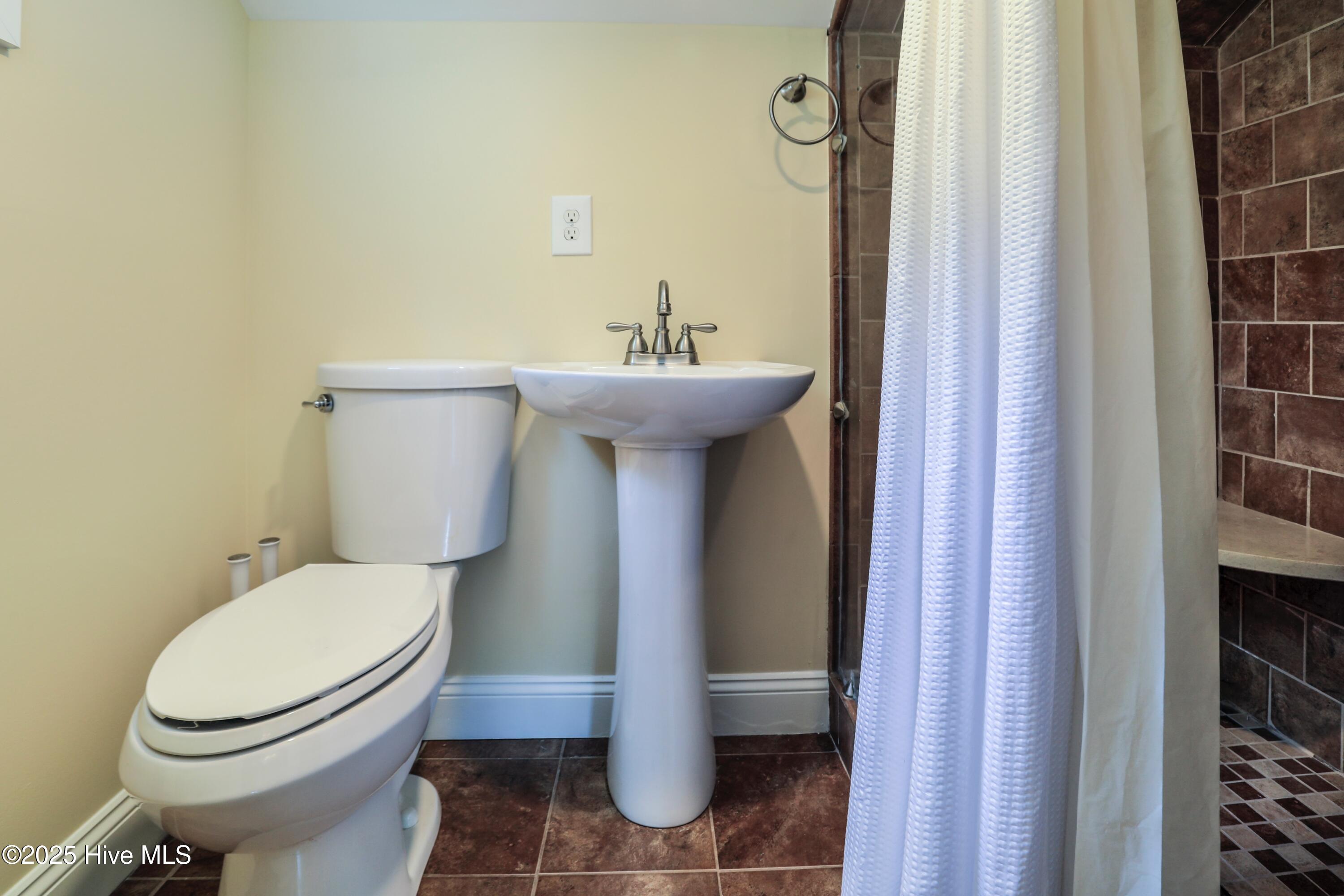 100513124 | Photo 30