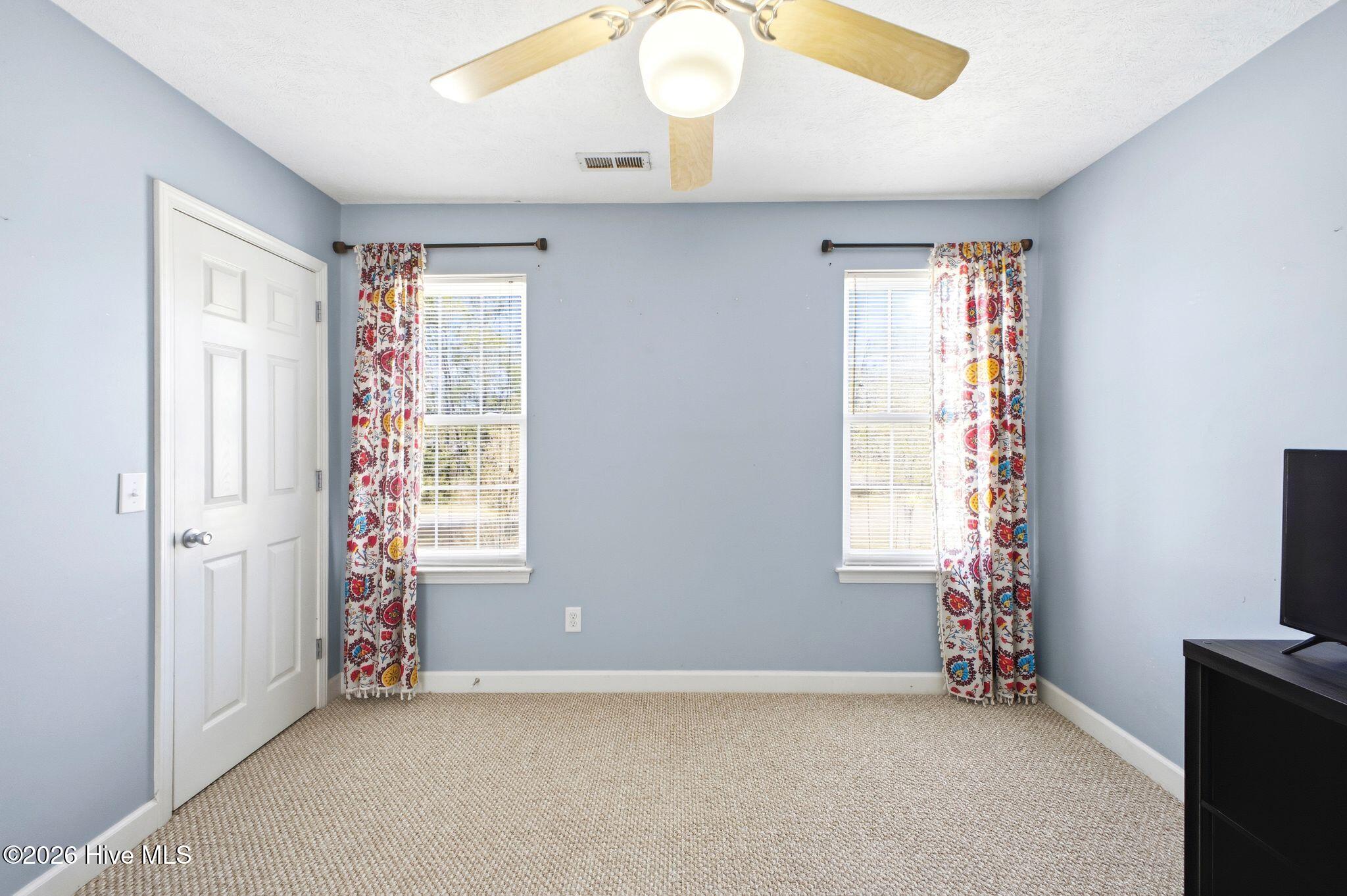 100564329 | Photo 21