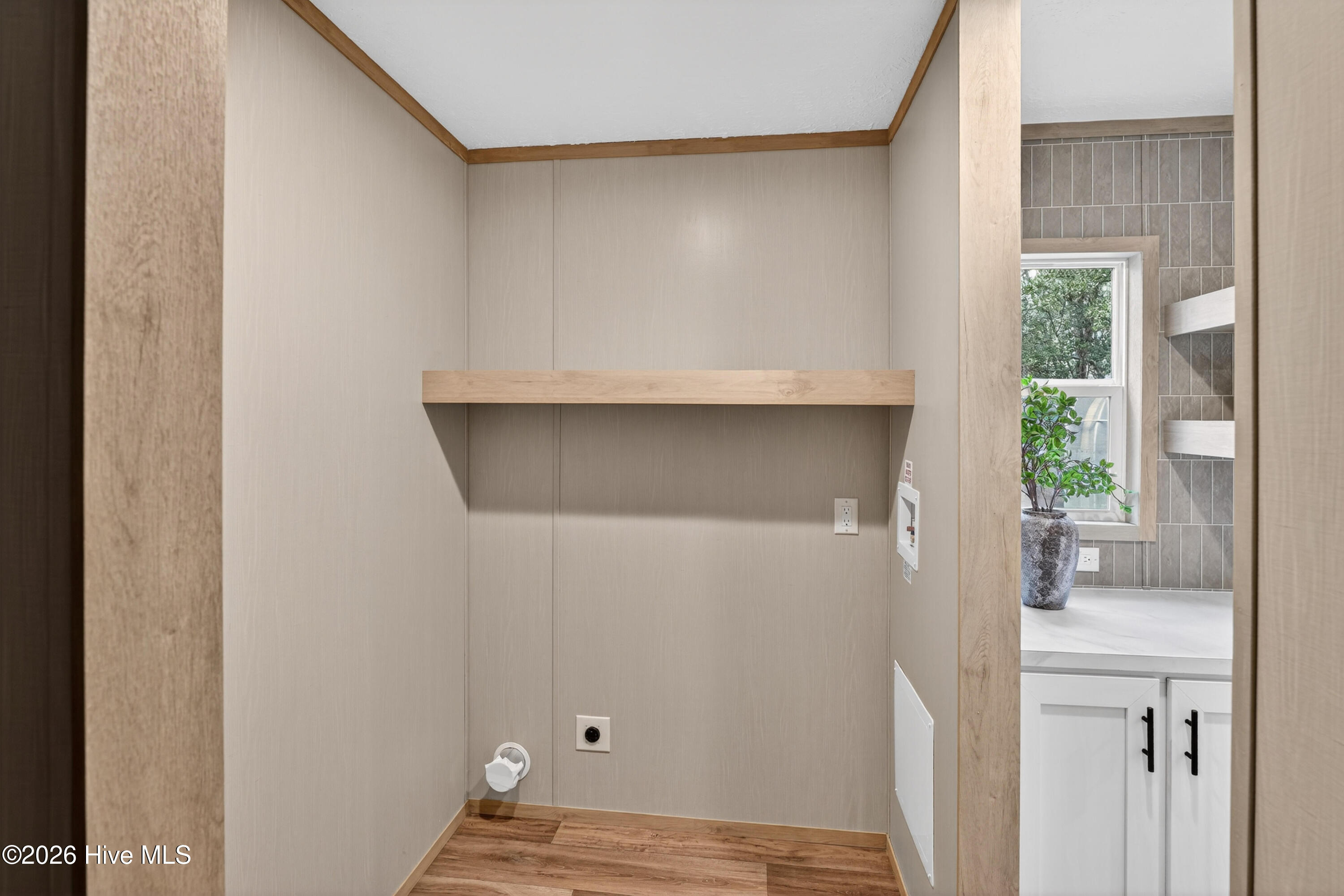 100560207 | Photo 12