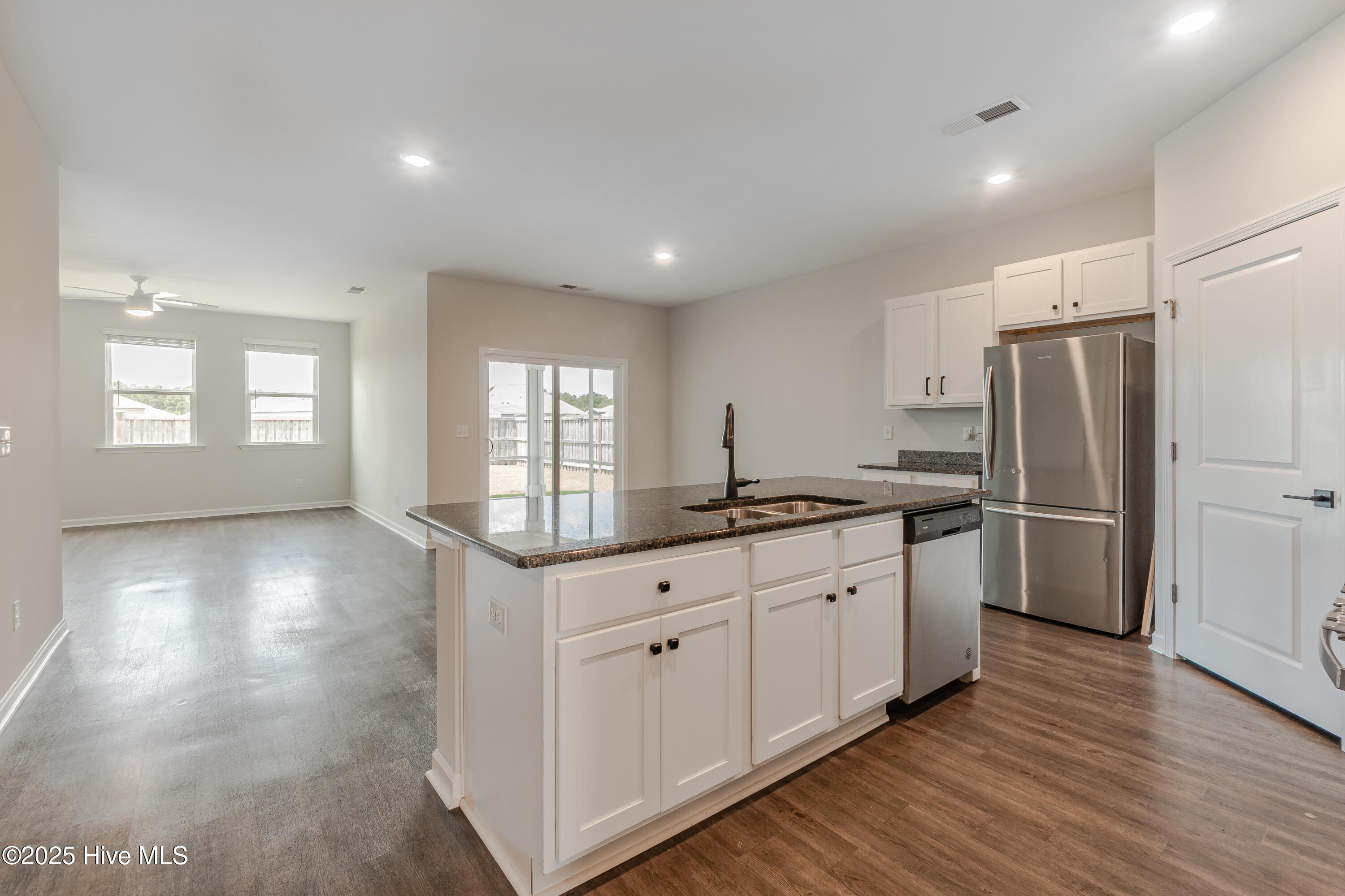 100526053 | Photo 16