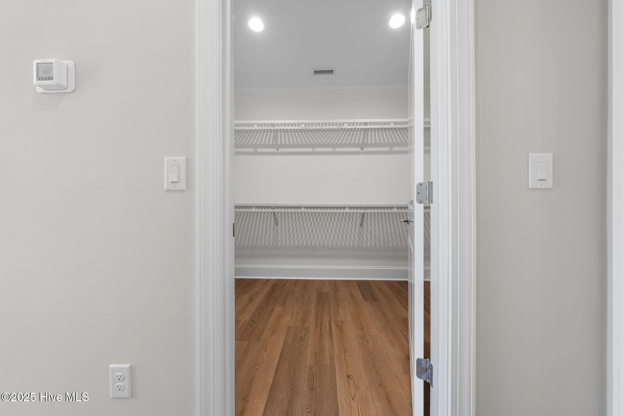 100488997 | Photo 36