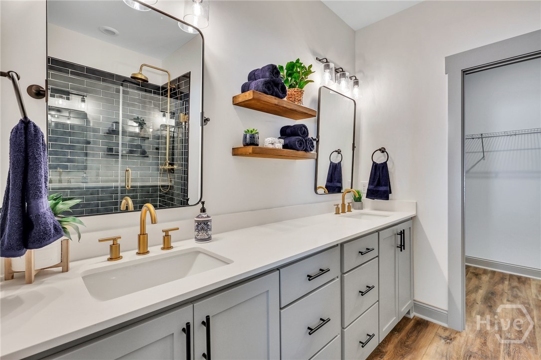PHOTOS OF A PREVIOUSLY BUILT BRINSON PLAN BY LAWRENCE ALEXANDER HOMES.