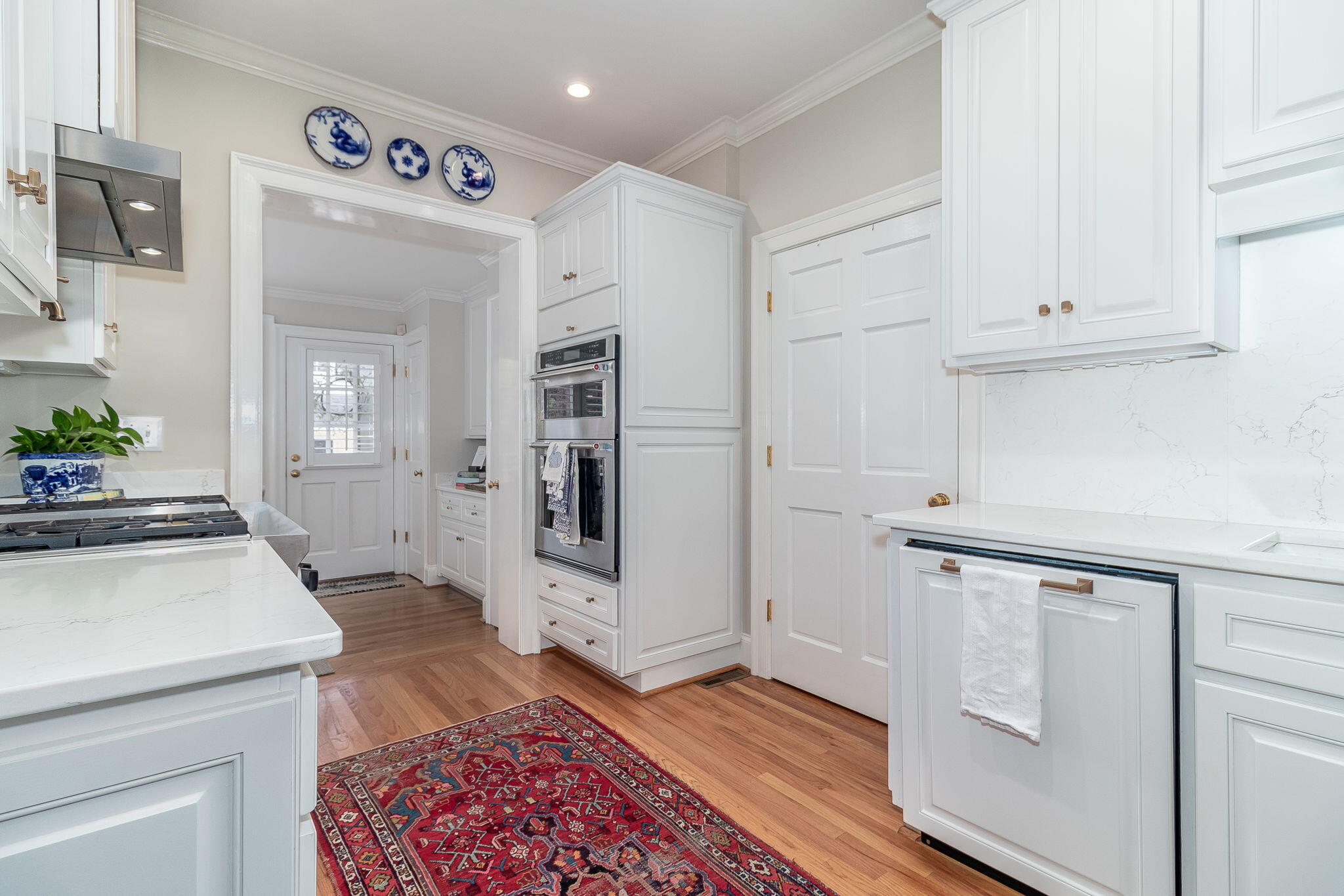 30-web-or-mls-2421 WALTON WAY ©--18