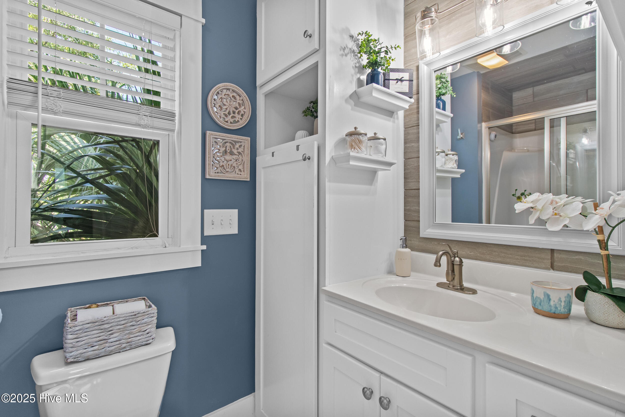 100532640 | Photo 35