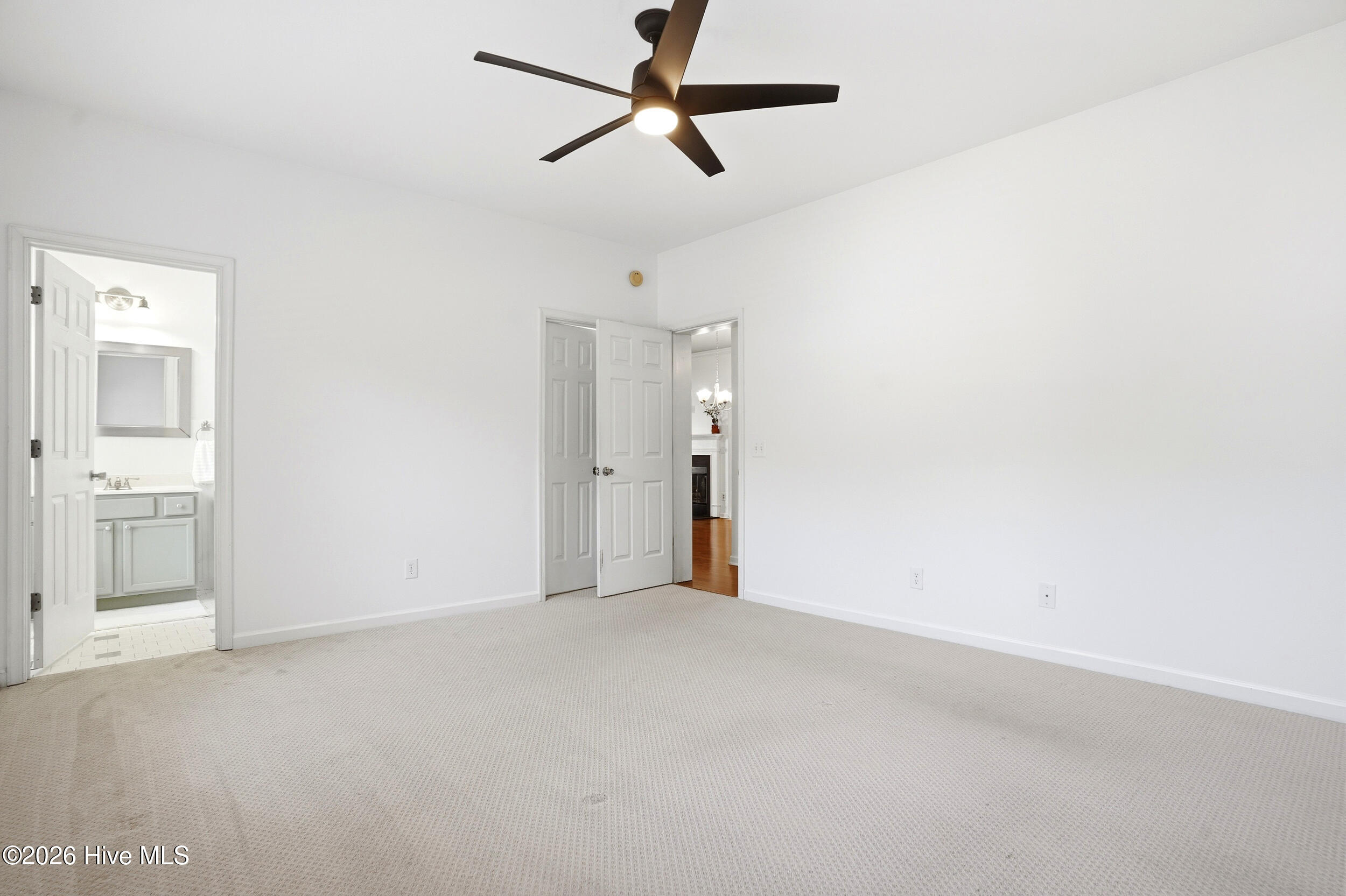 100569296 | Photo 15