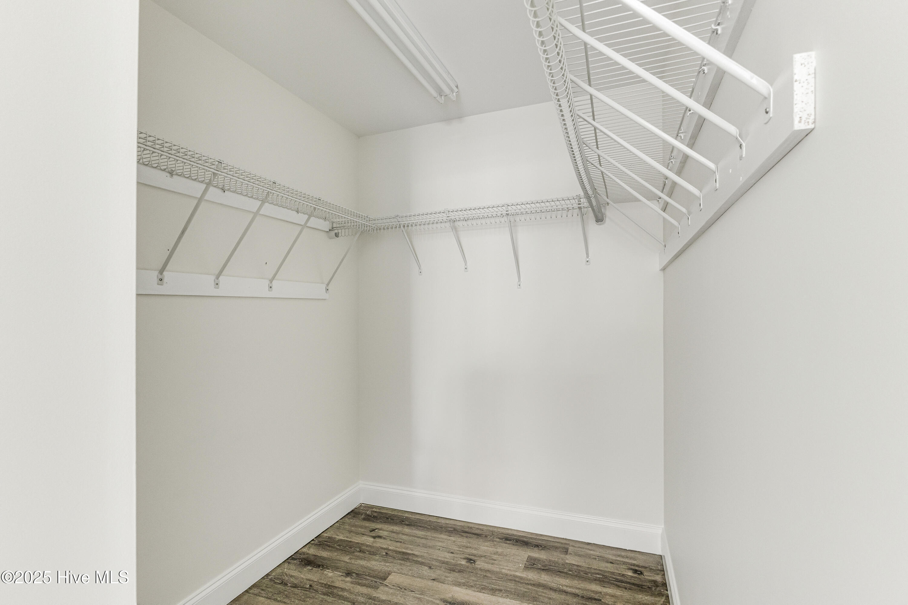 100563033 | Photo 26