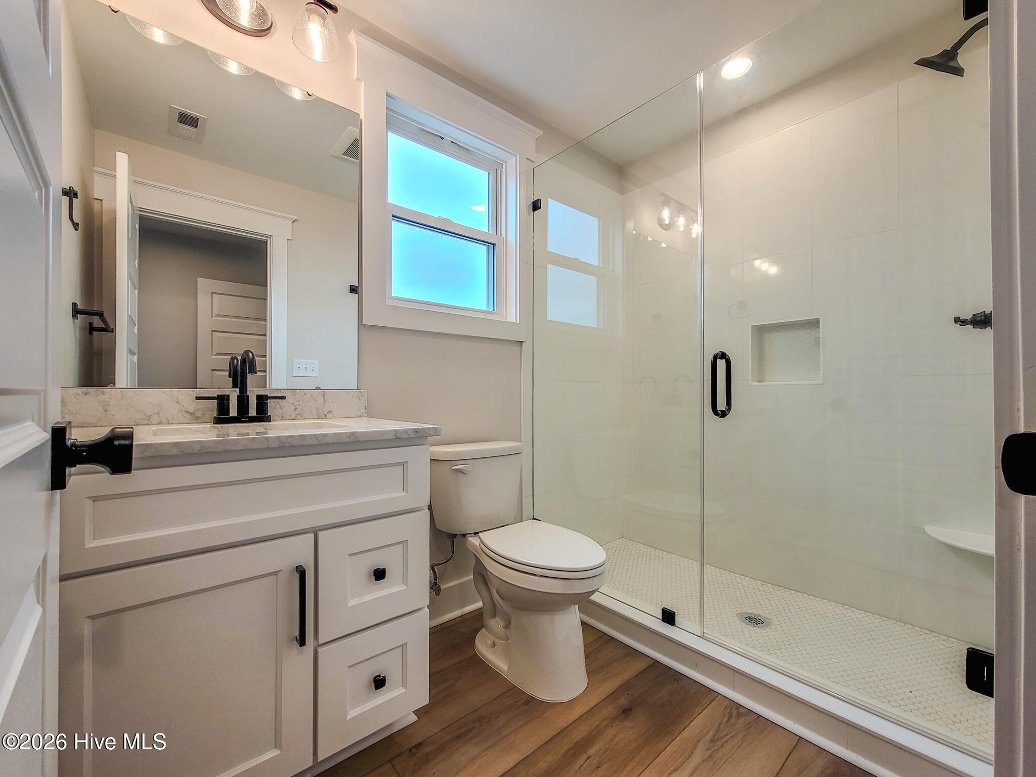 100553641 | Photo 17