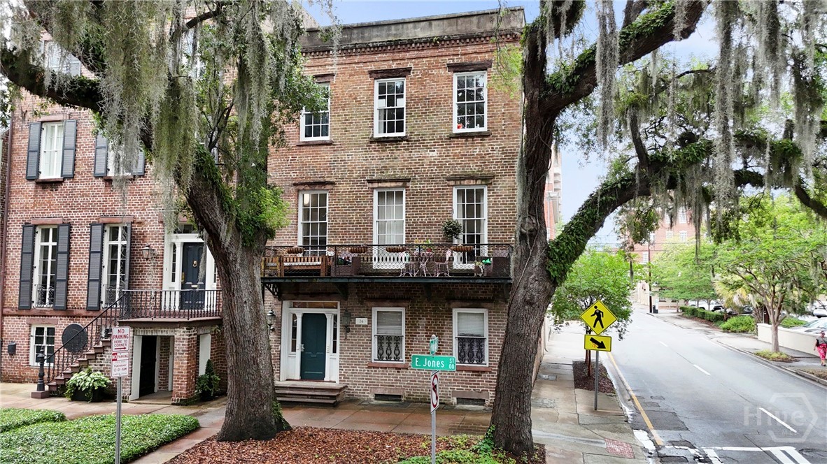 Homes for sale in Savannah, GA | 24 E Jones St, Savannah, GA 31401 | MLS# SA332504