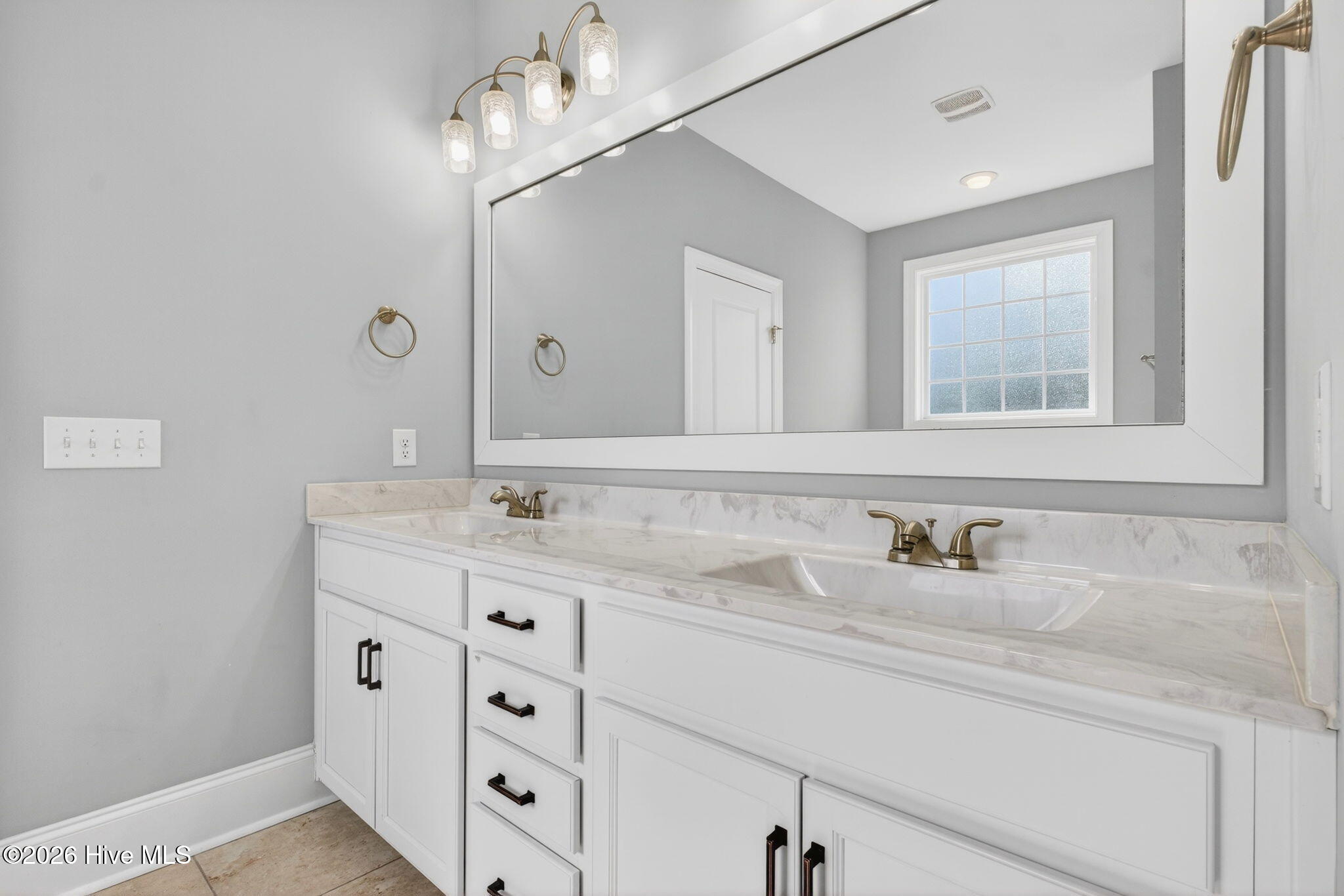 100563252 | Photo 26