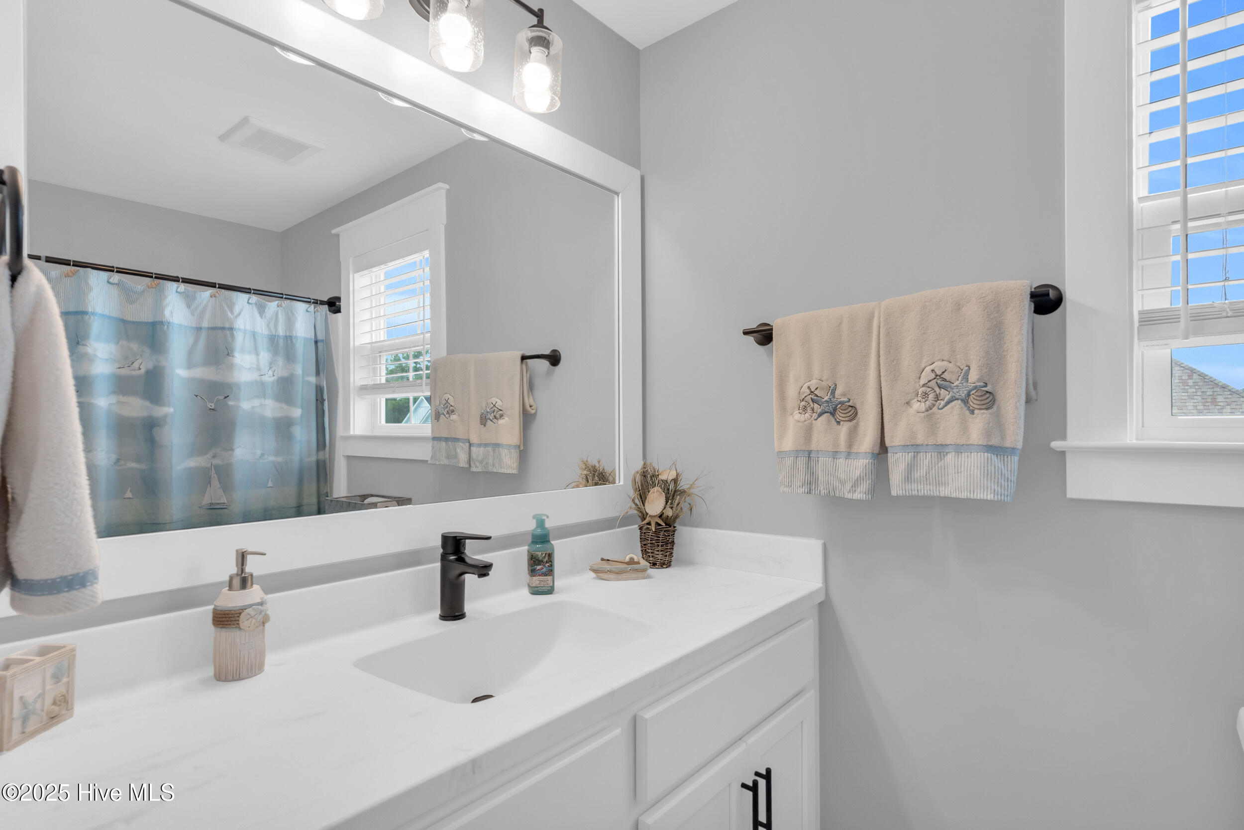 100543142 | Photo 41