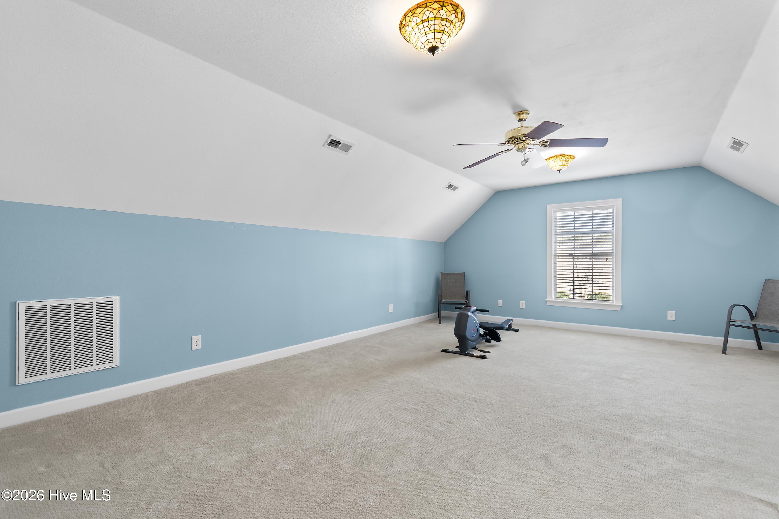 100549811 | Photo 40