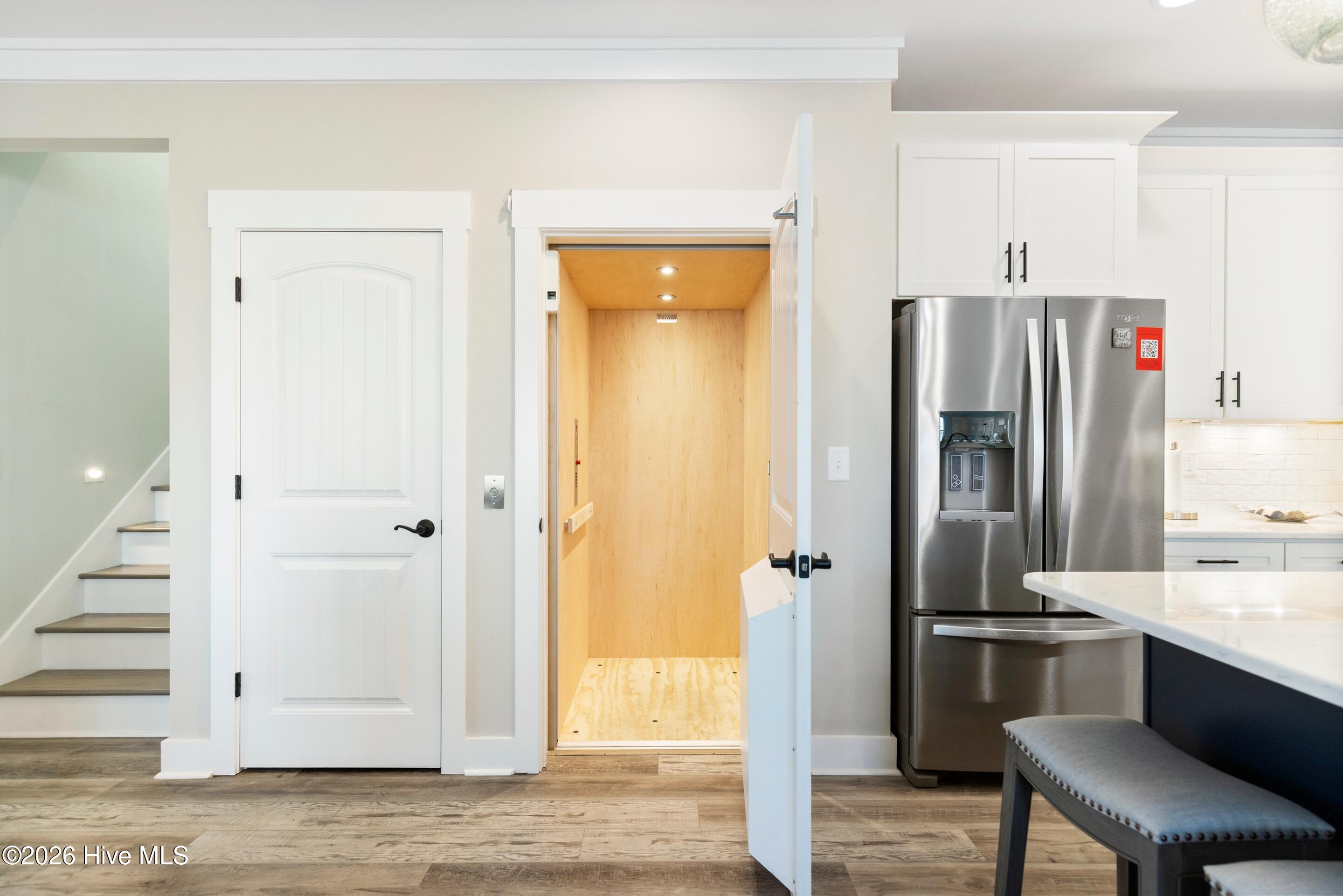 100548444 | Photo 44