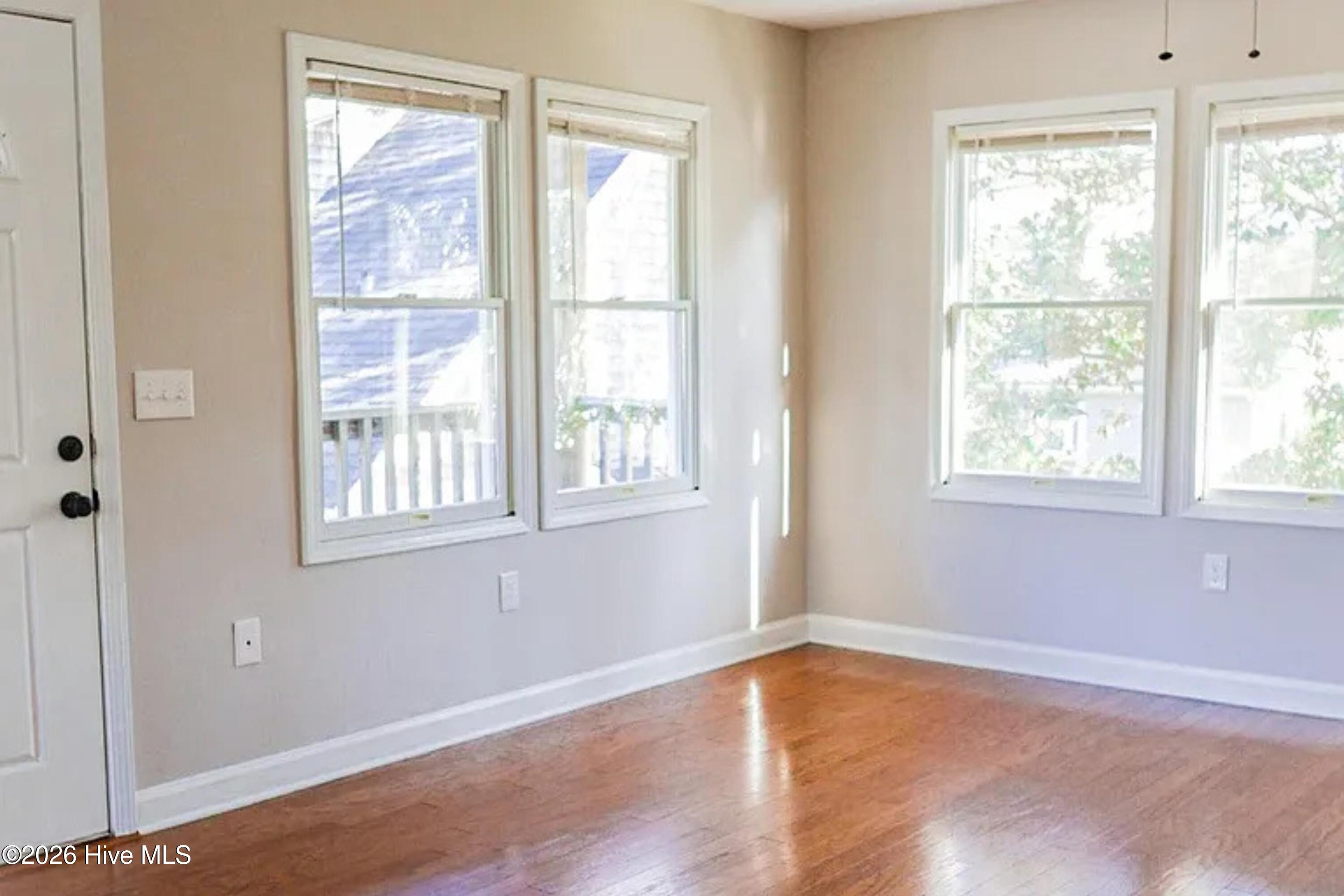 100570662 | Photo 28