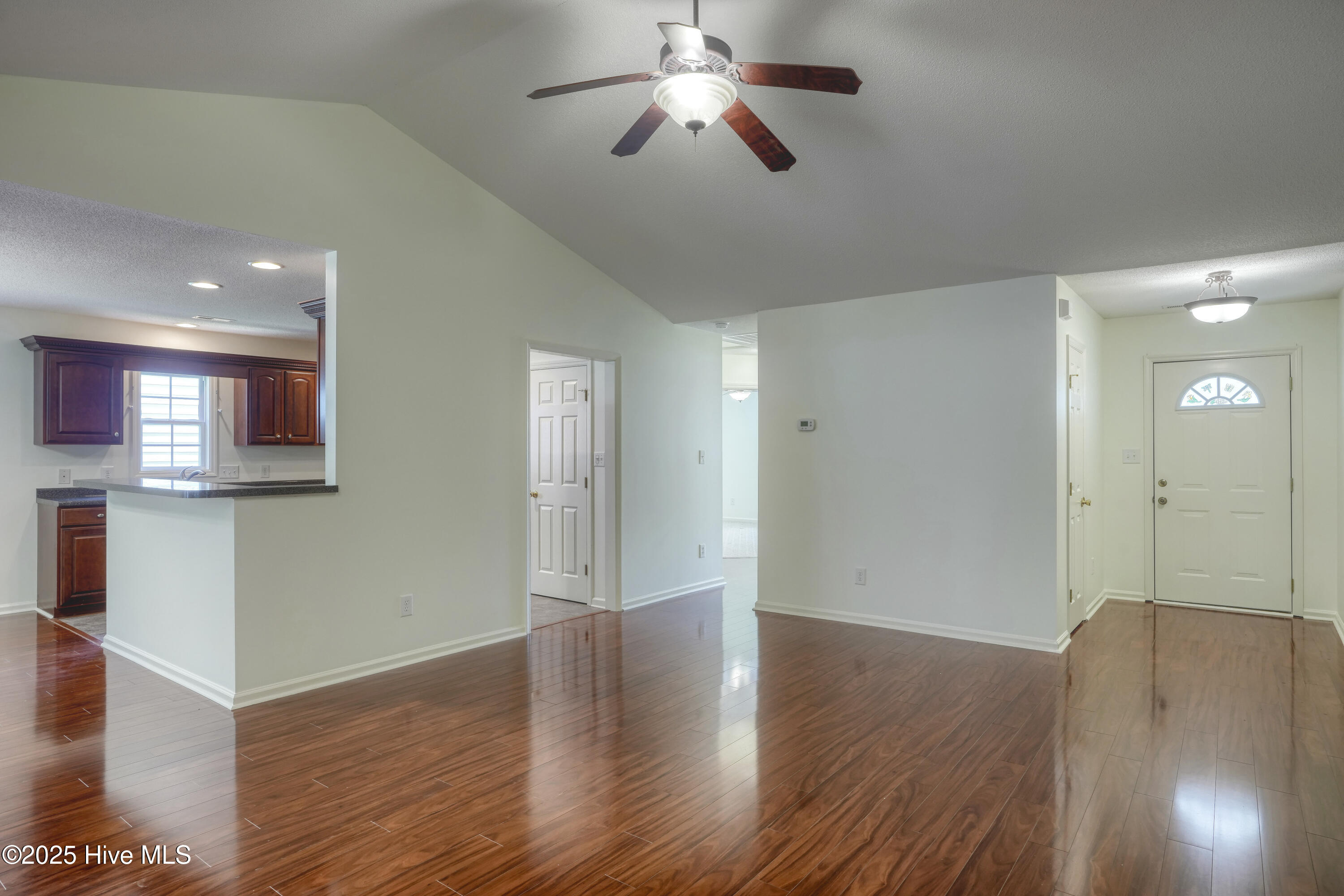 100472919 | Photo 10