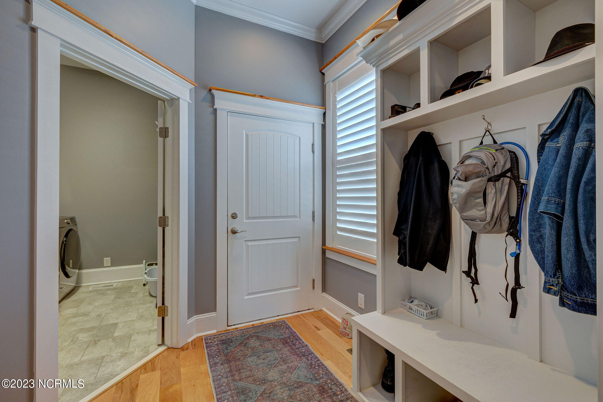 100568046 | Photo 37