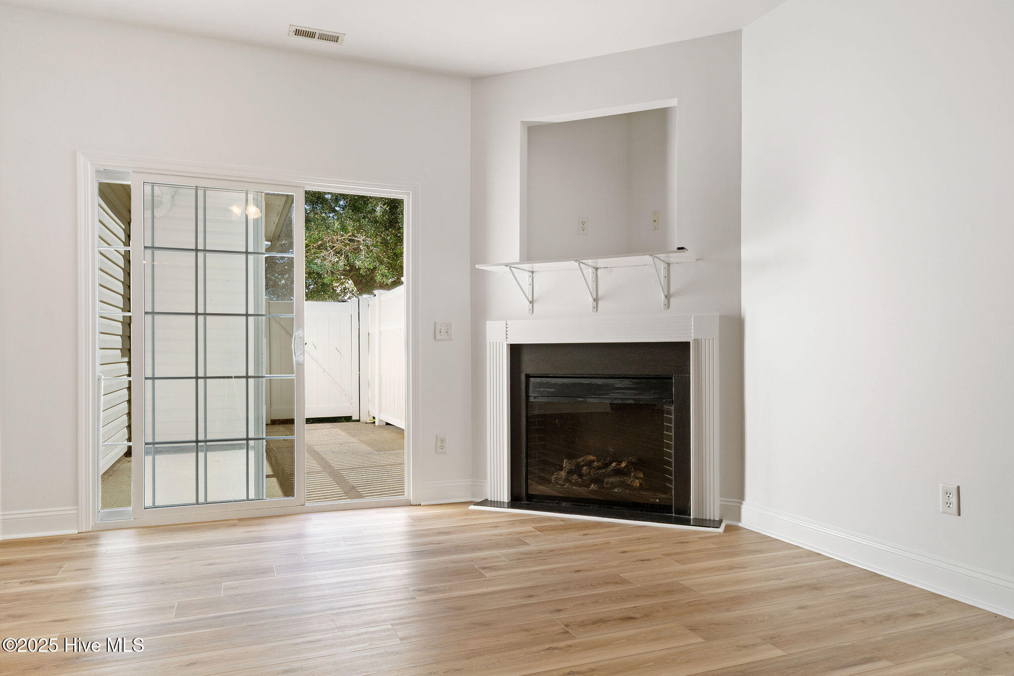 100529129 | Photo 12