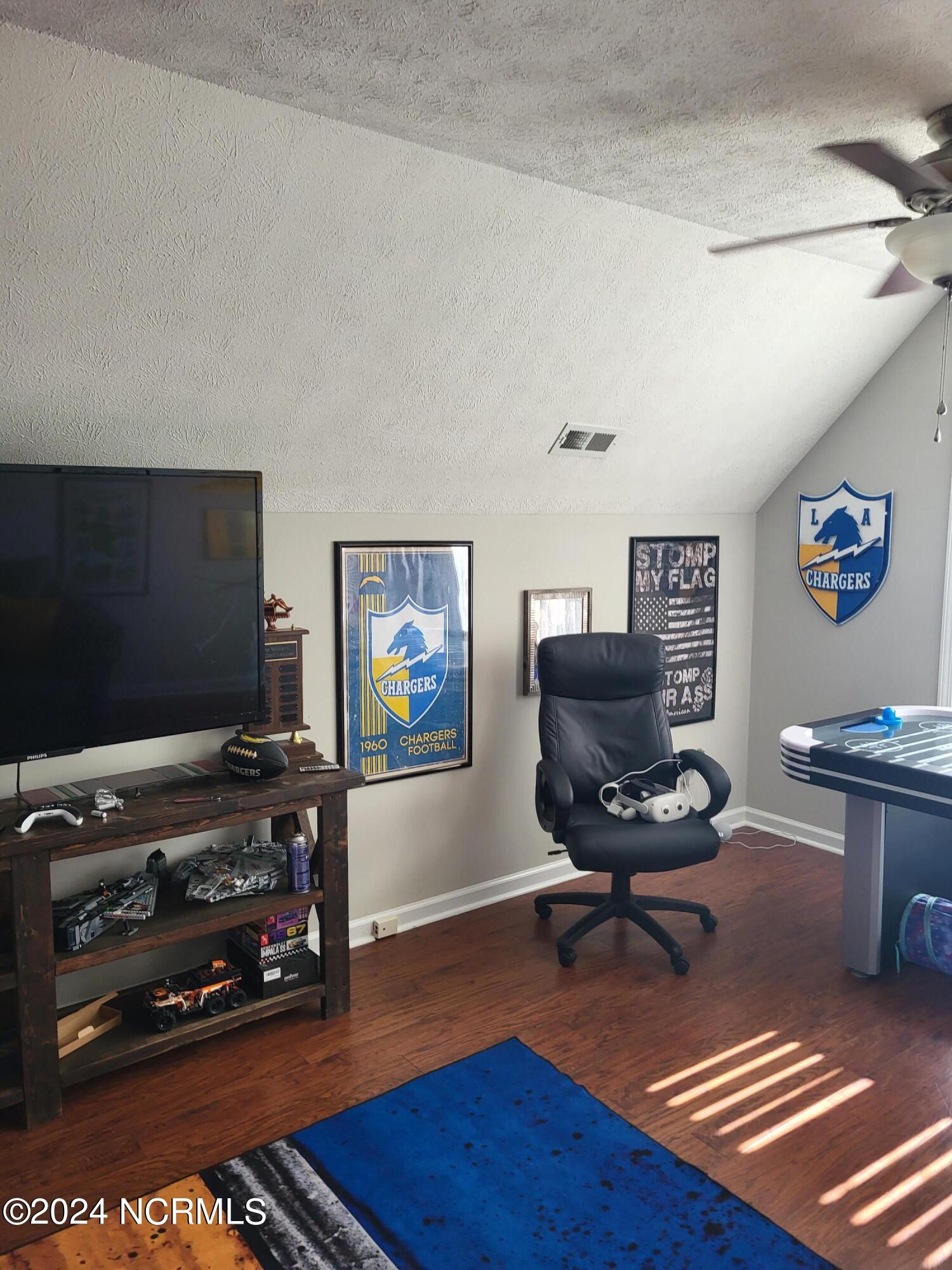 100568471 | Photo 37