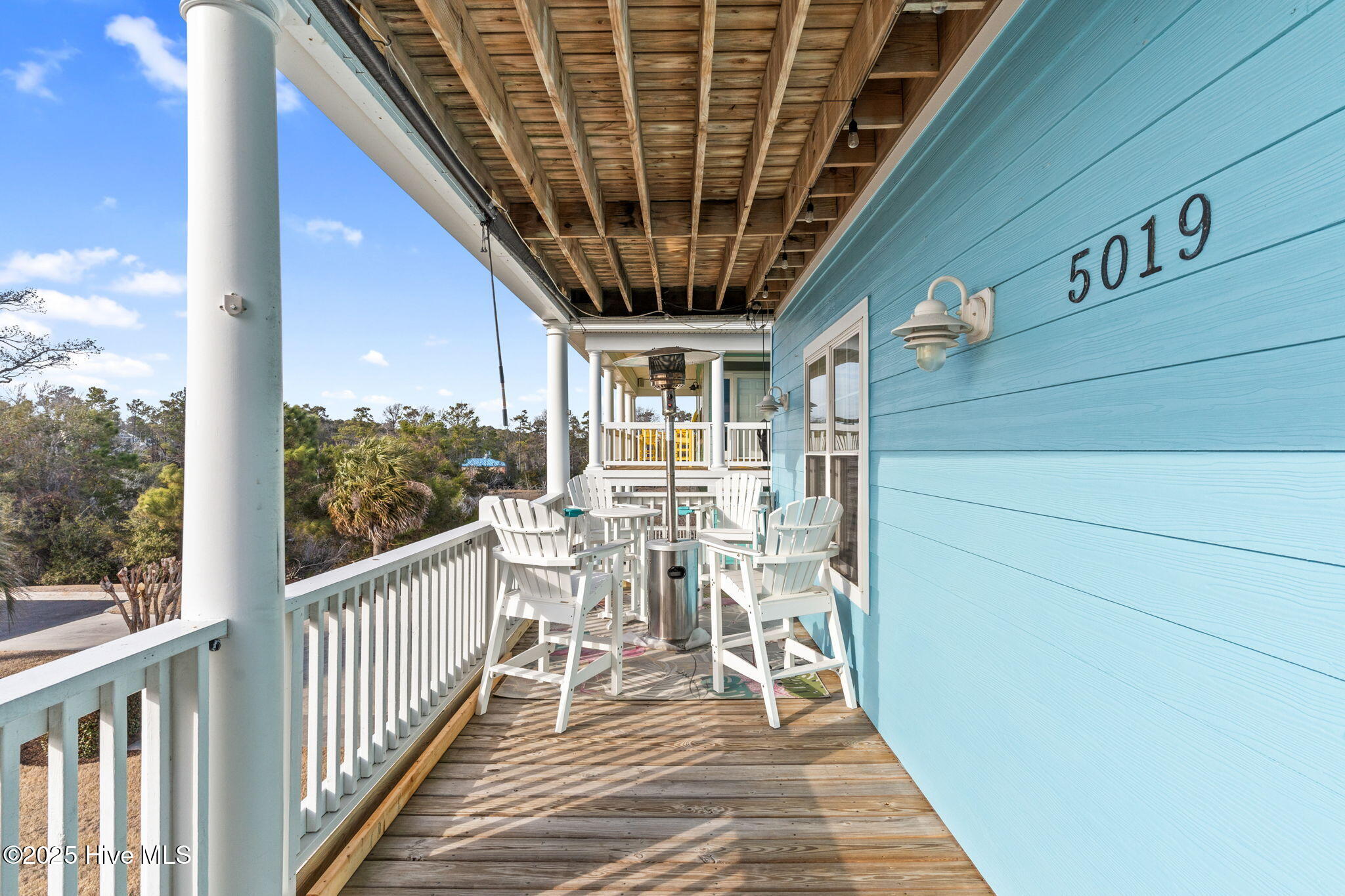 100548558 | Photo 47