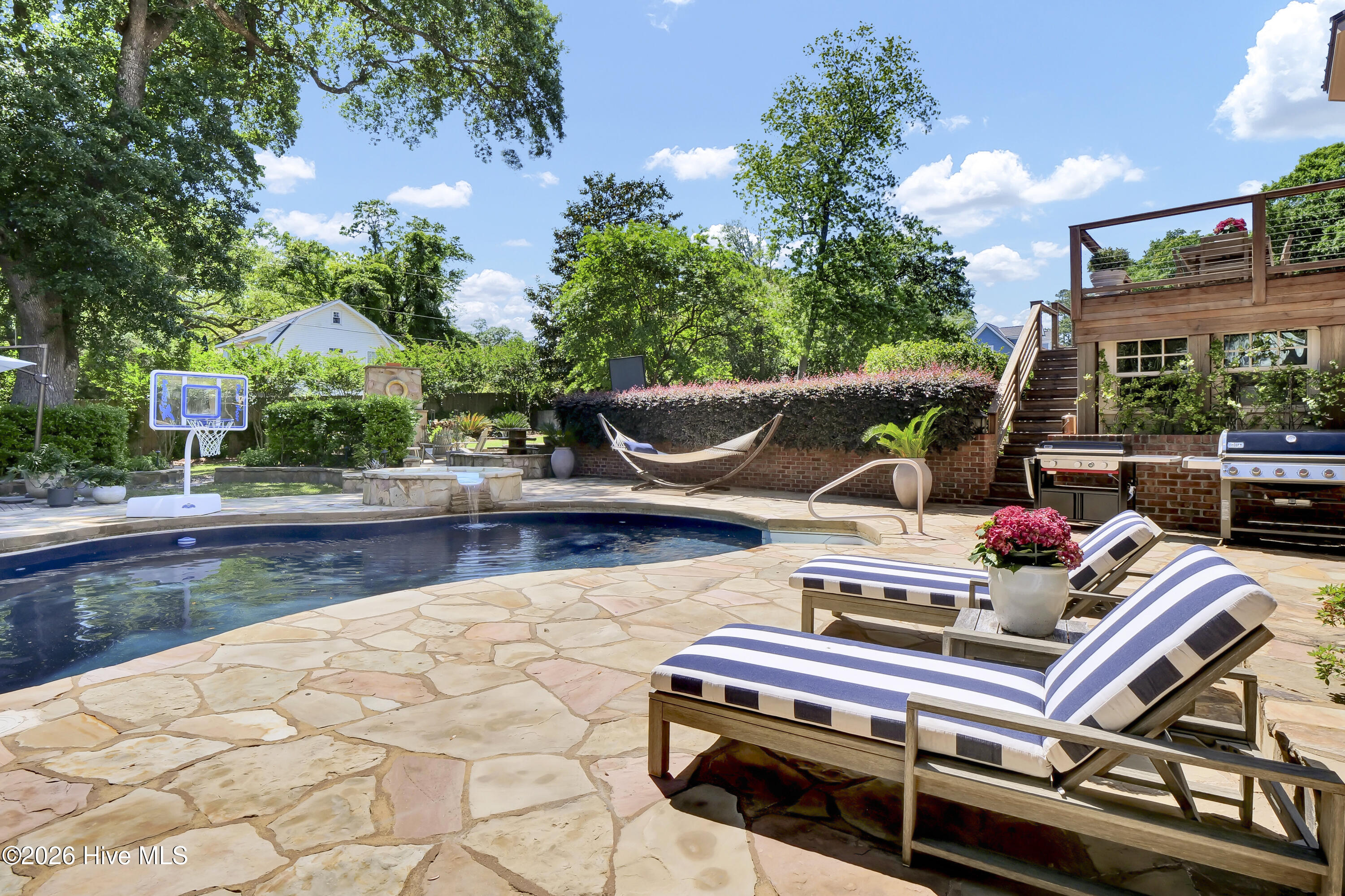 100552686 | Photo 48