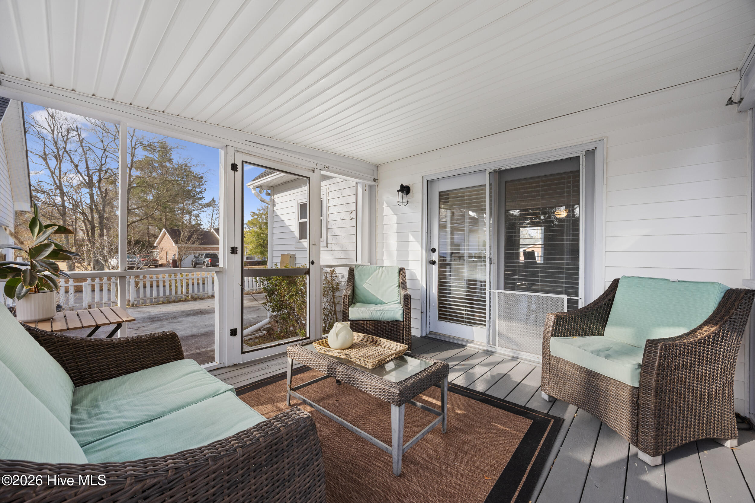 100547989 | Photo 33