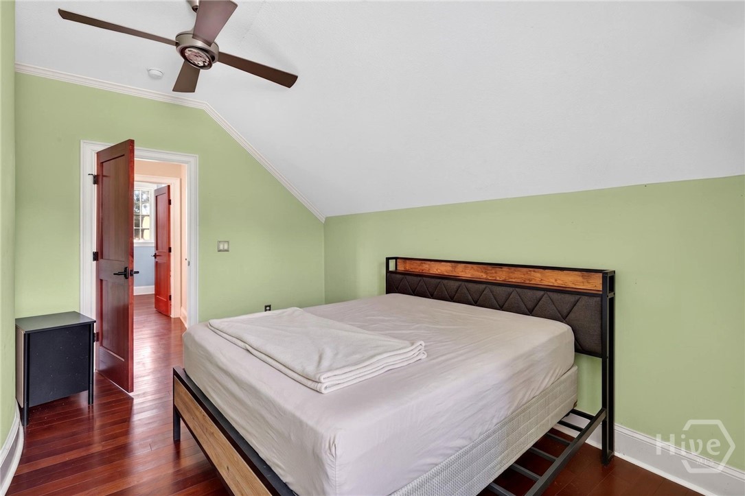 Bedroom virtually decluttered