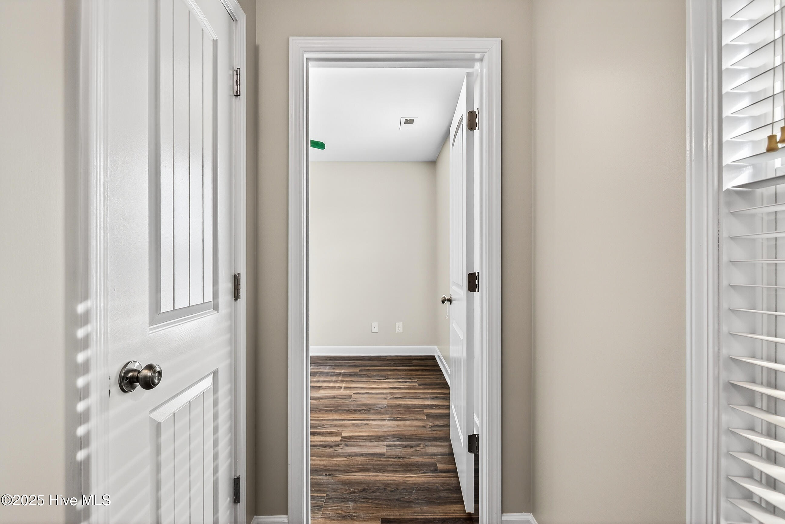 100547089 | Photo 36