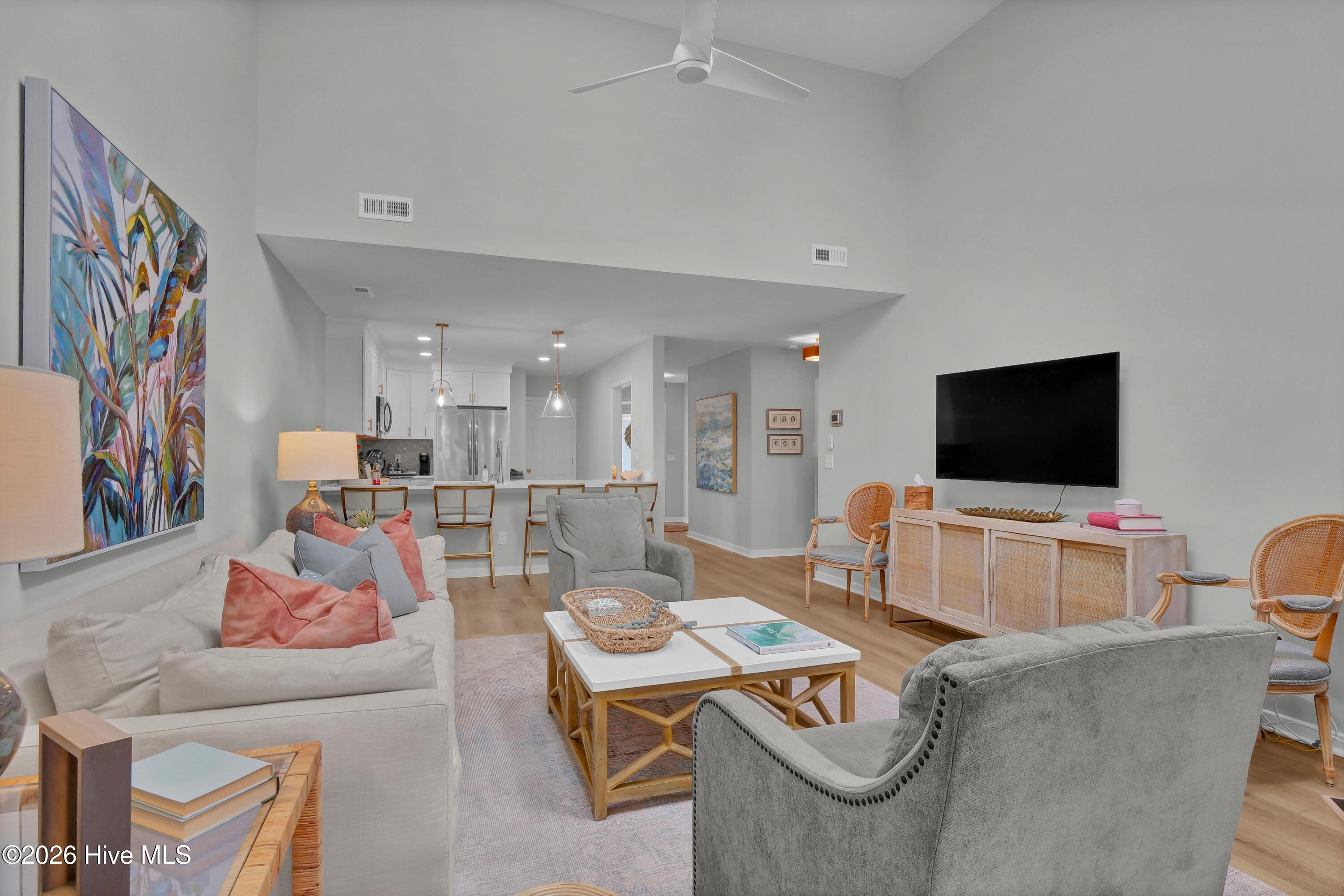 100562234 | Photo 11