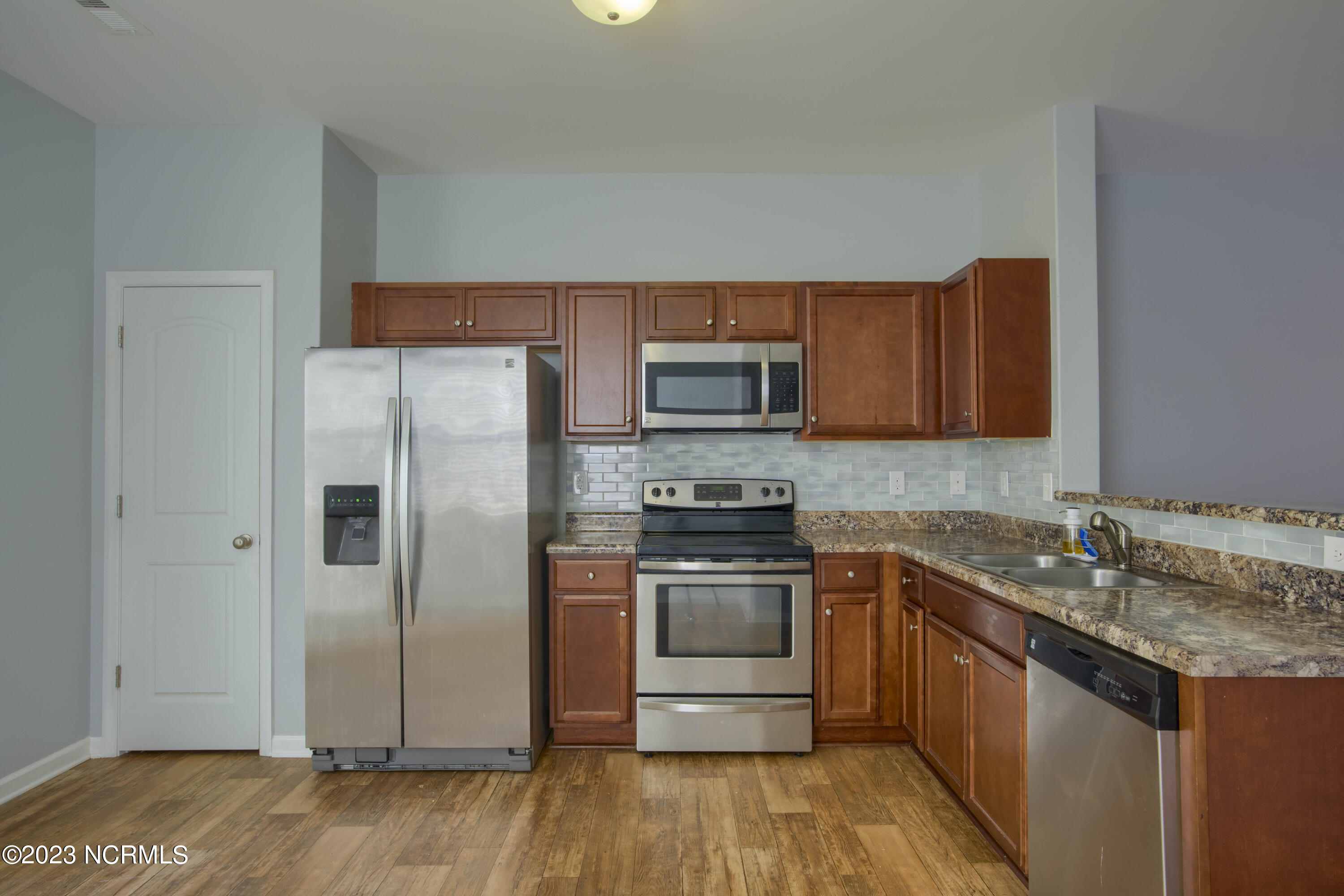 100534630 | Photo 13