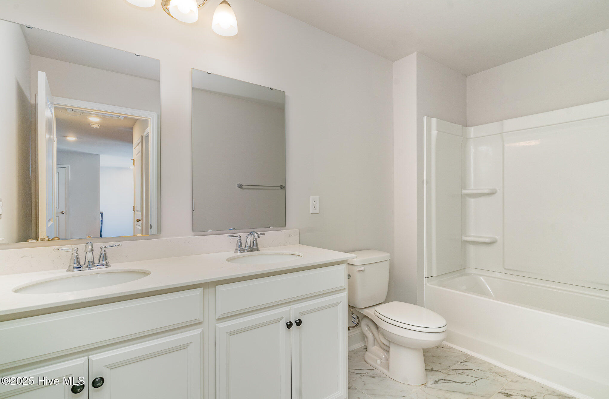 100535812 | Photo 21