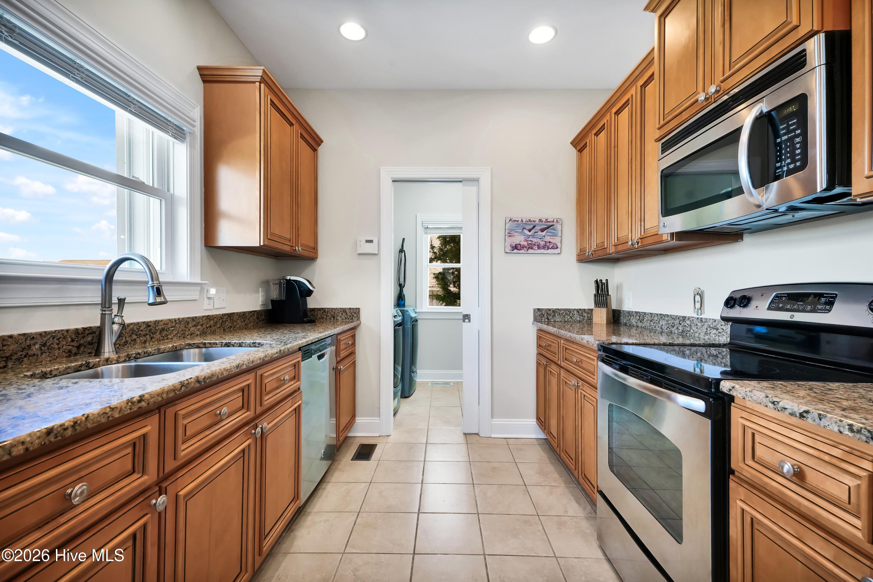 100559686 | Photo 21