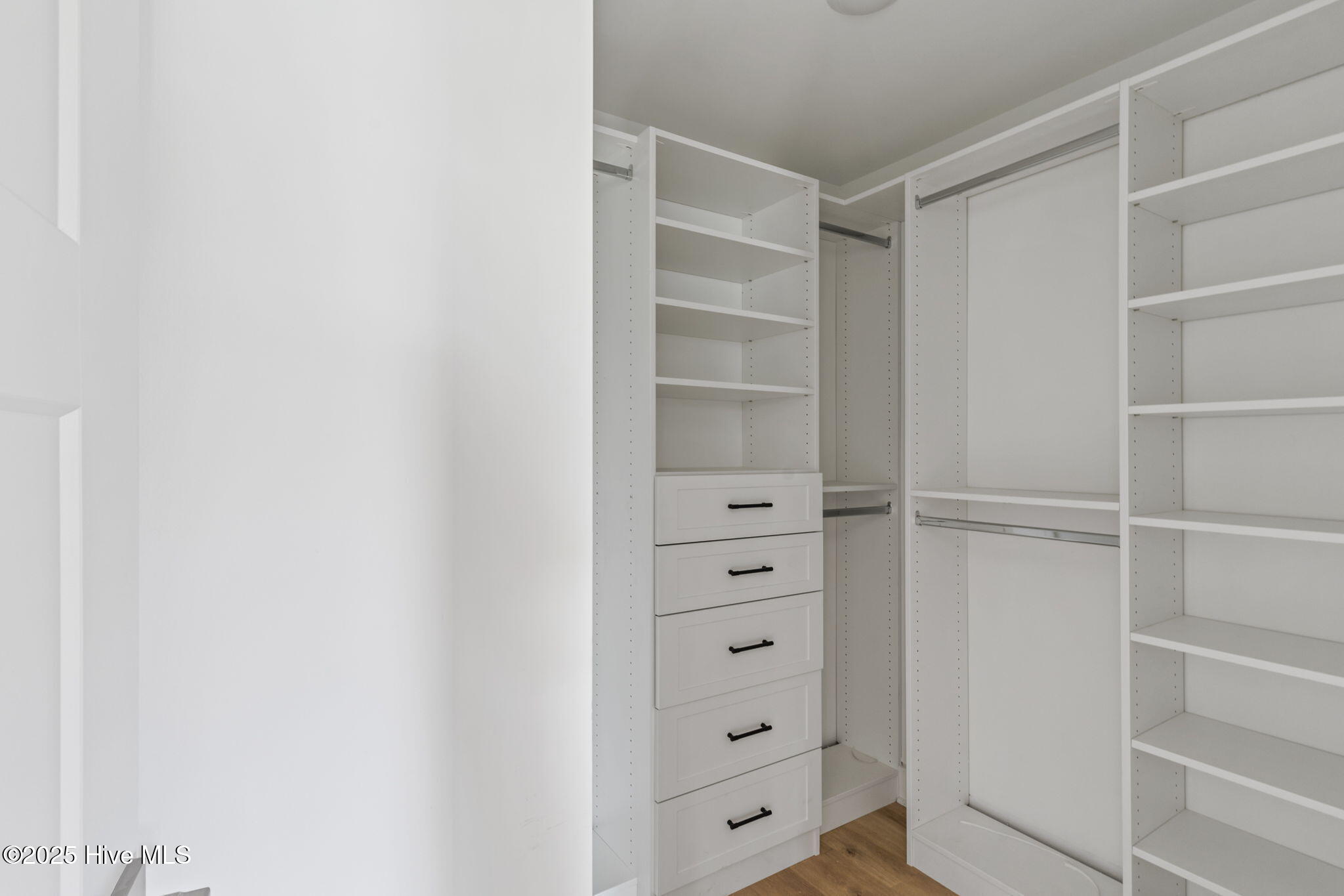 100485023 | Photo 33