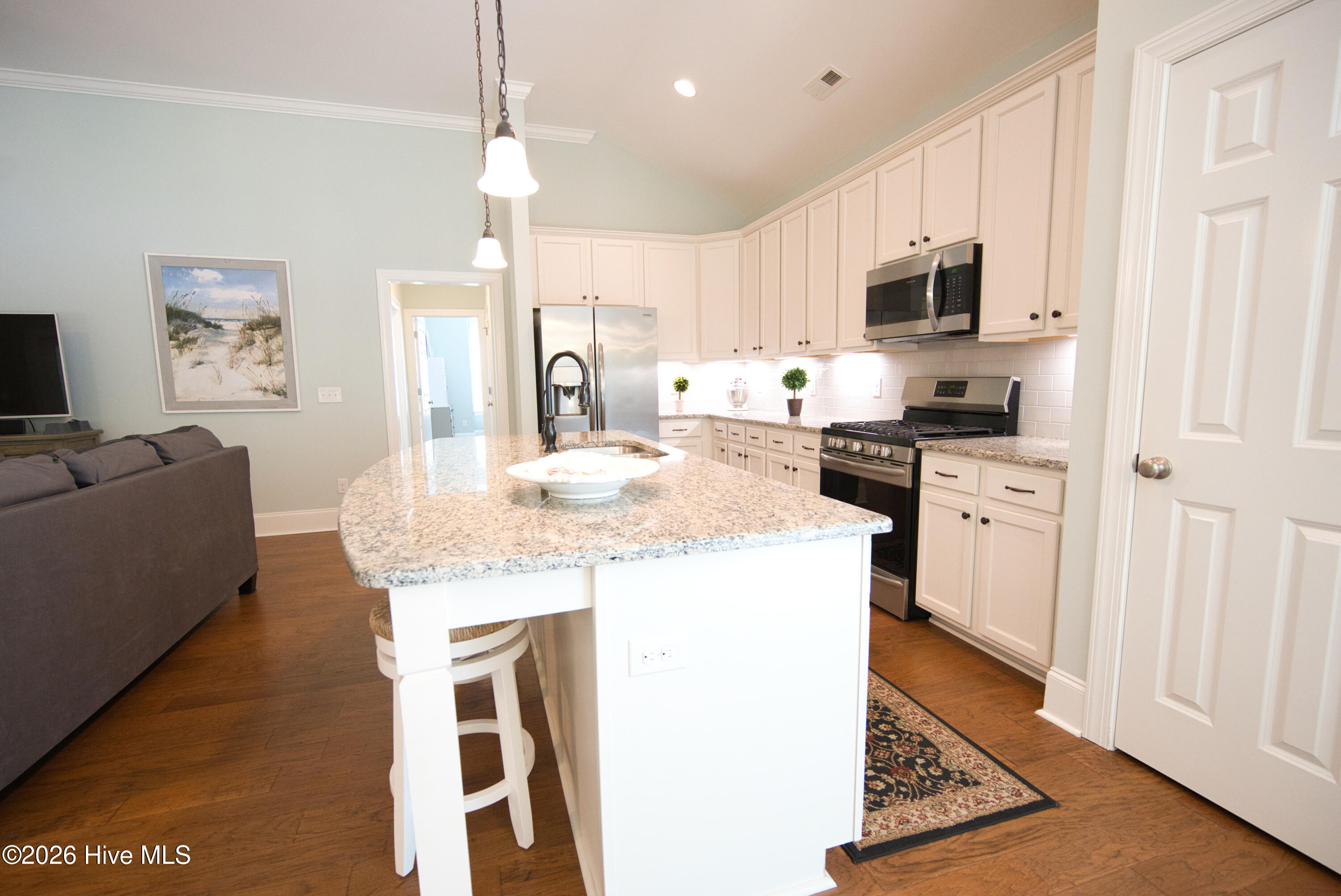 100567363 | Photo 23