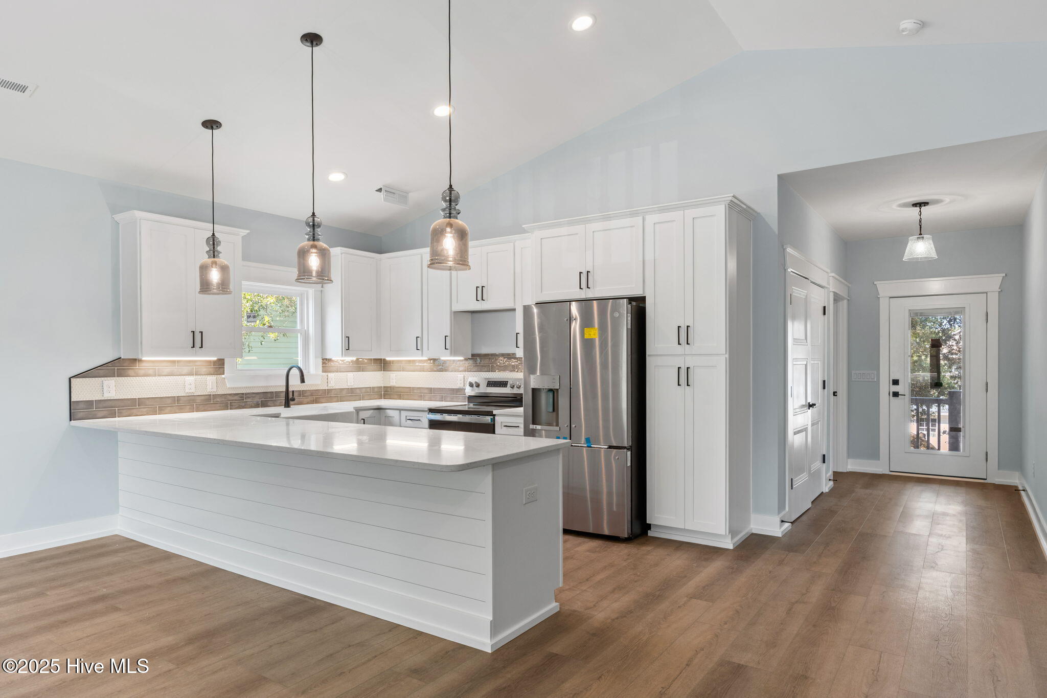 100523673 | Photo 17