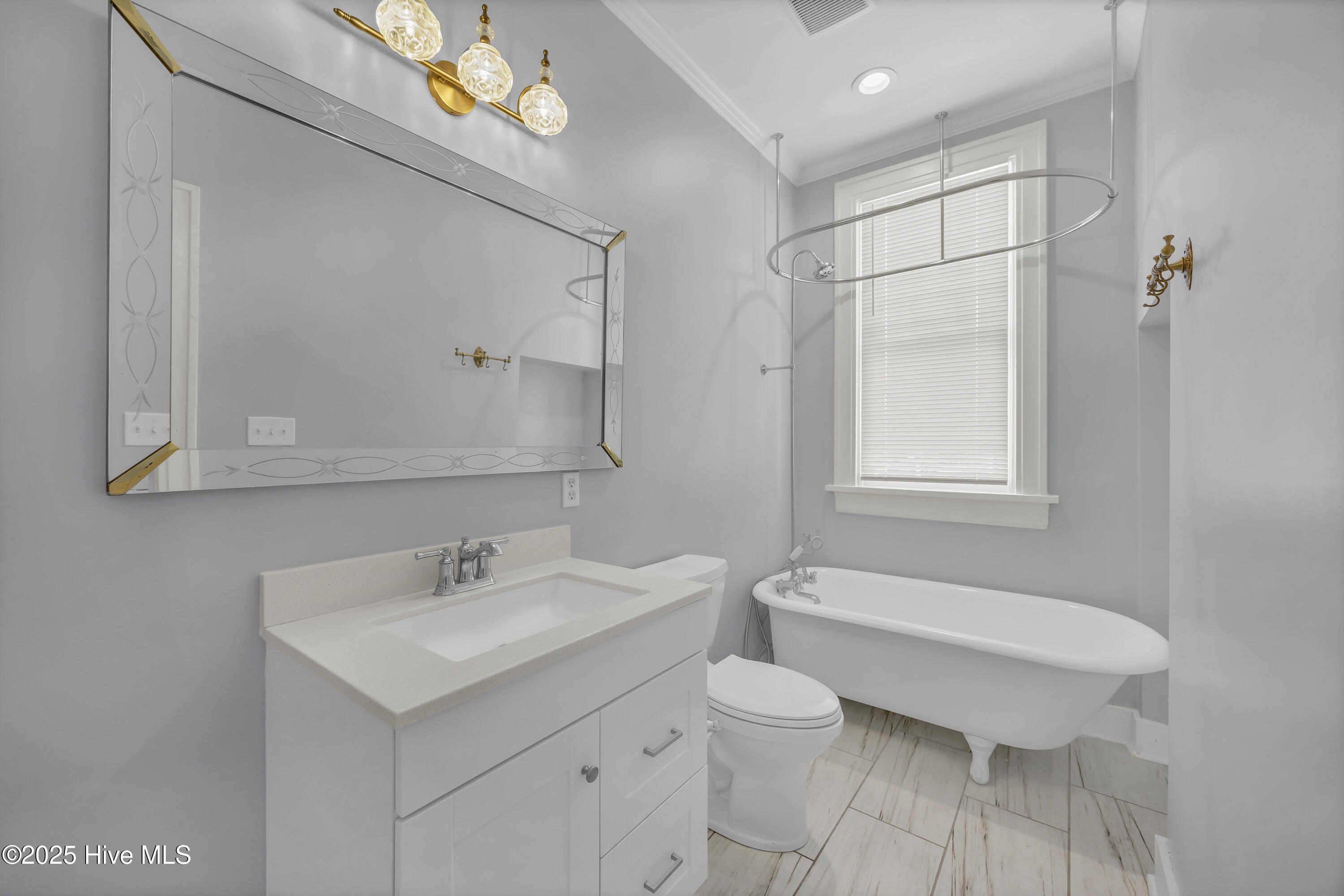 100525838 | Photo 23