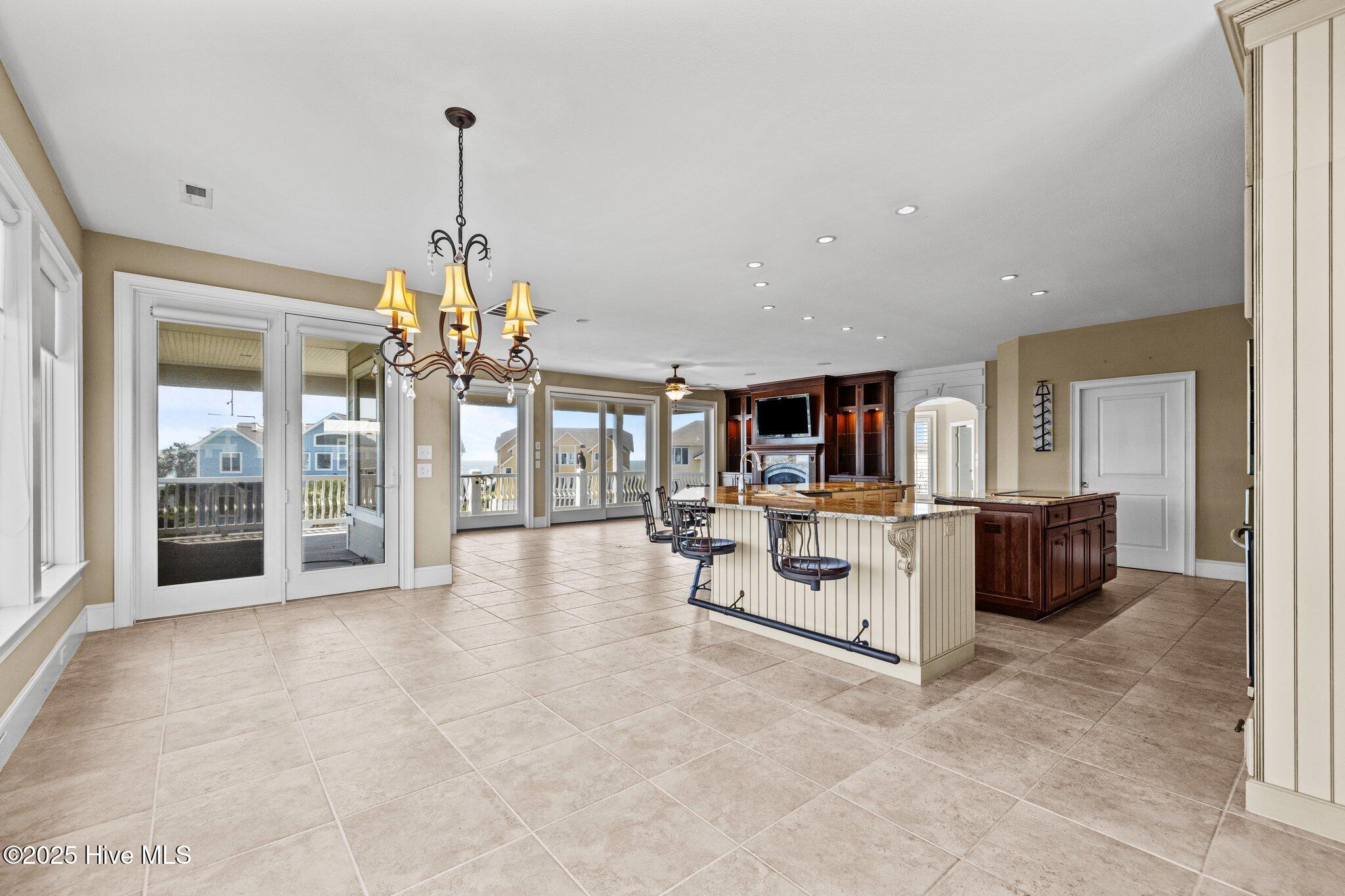 100476259 | Photo 15